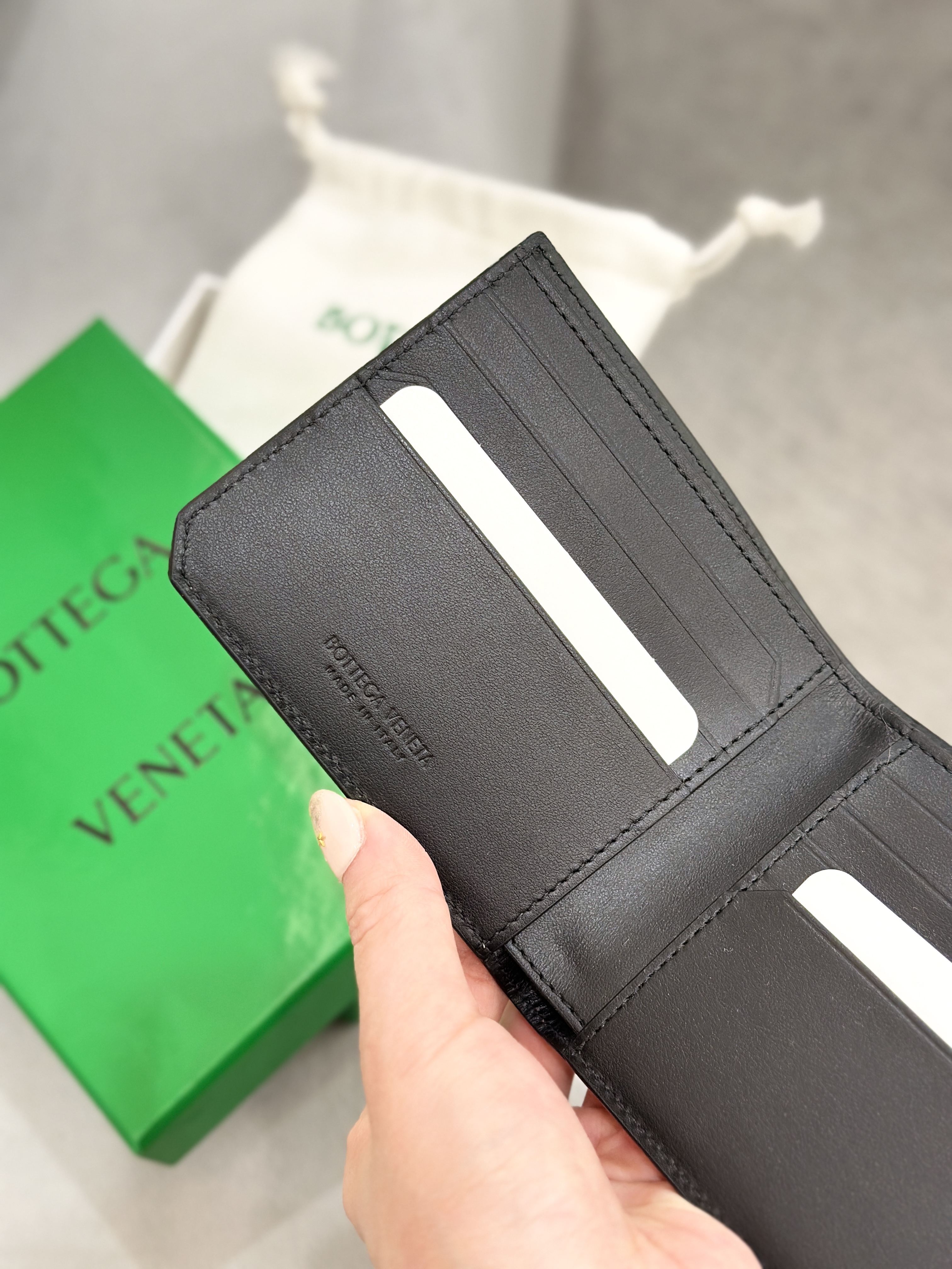 BV Intrecciato Piccolo Bi-Fold Wallet