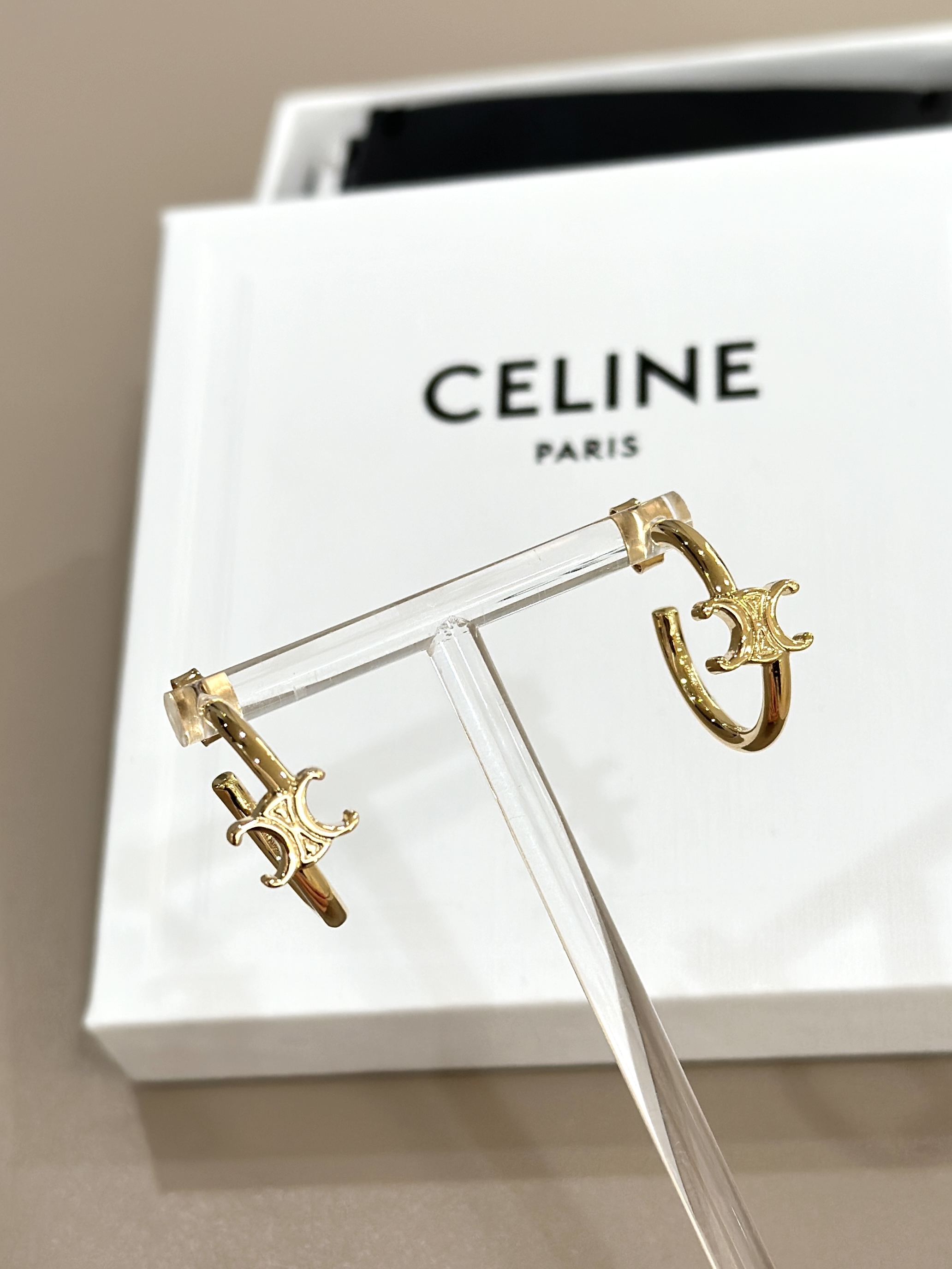 CELINE Triomphe Asymmetric Hoops