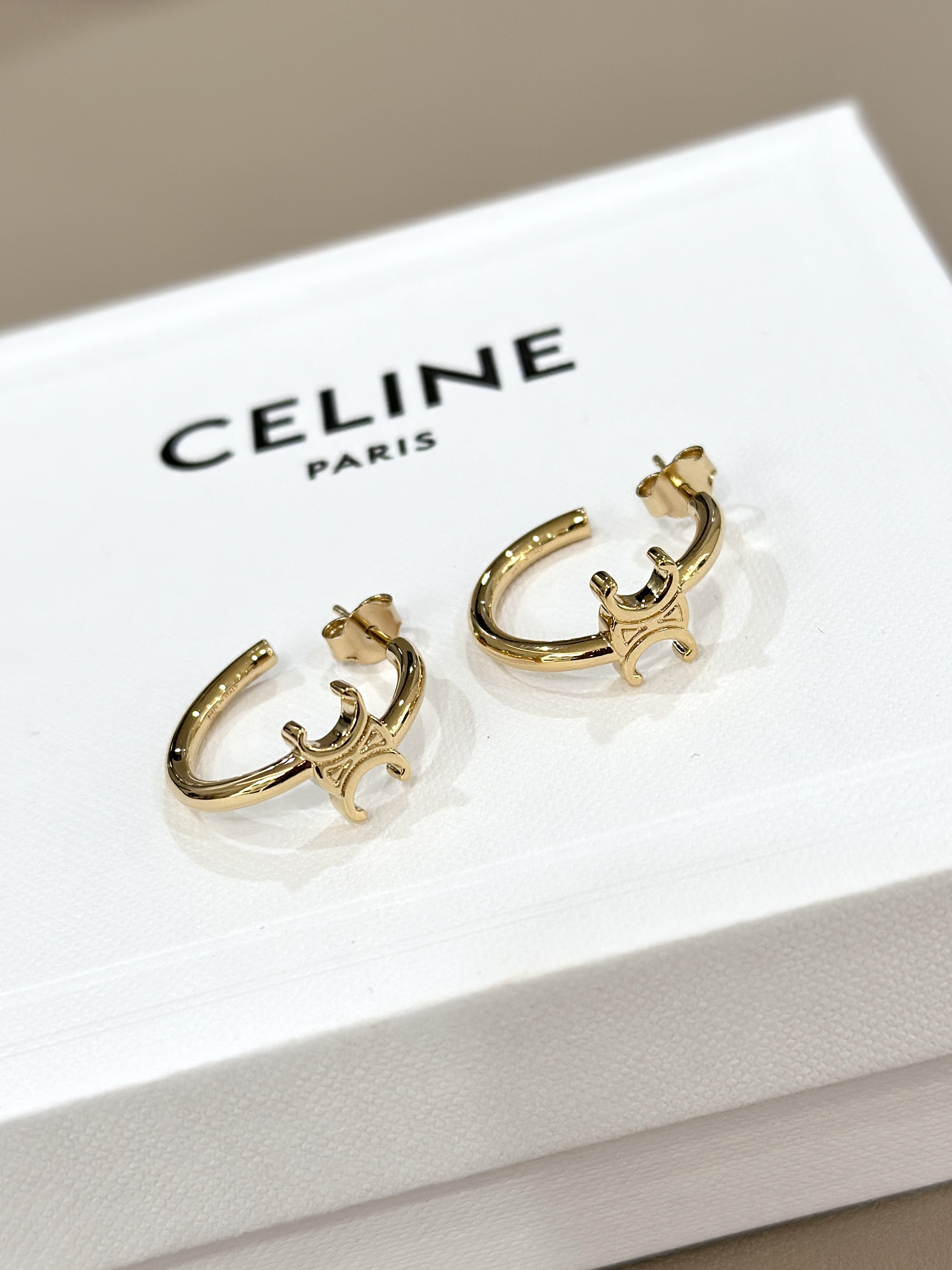CELINE Triomphe Asymmetric Hoops - gold