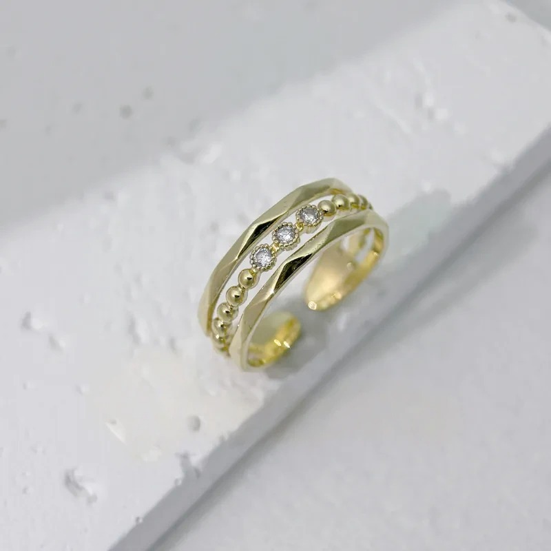 三圈對稱鑲鑽戒指