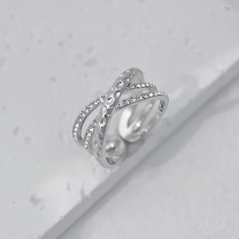 三圈交錯鑲鑽戒指