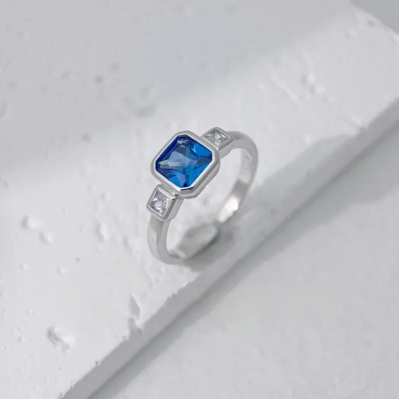 氣質單方鑽戒指