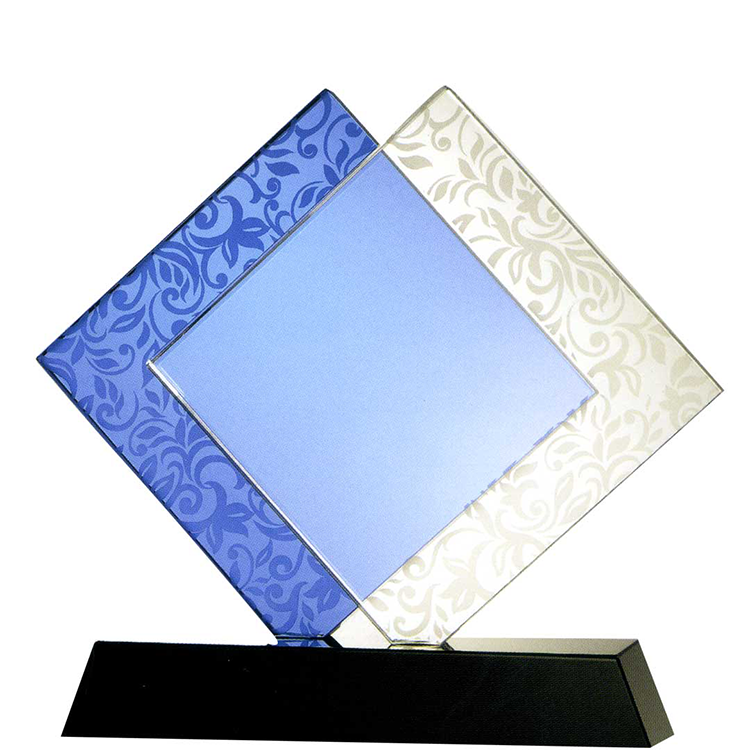 鹿港窯水晶獎座｜璀璨雙色疊影設計 融合典雅與創意的榮耀之選