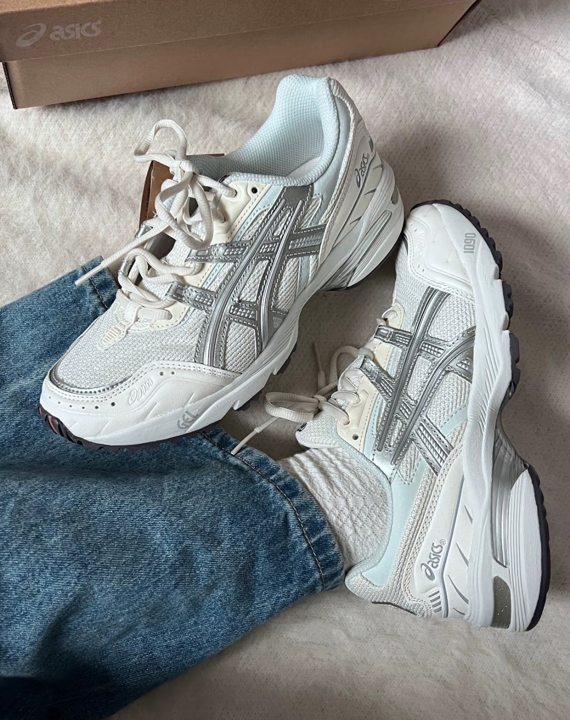 ASICS GEL-1090 奶油白銀 淡綠色 復古運動鞋