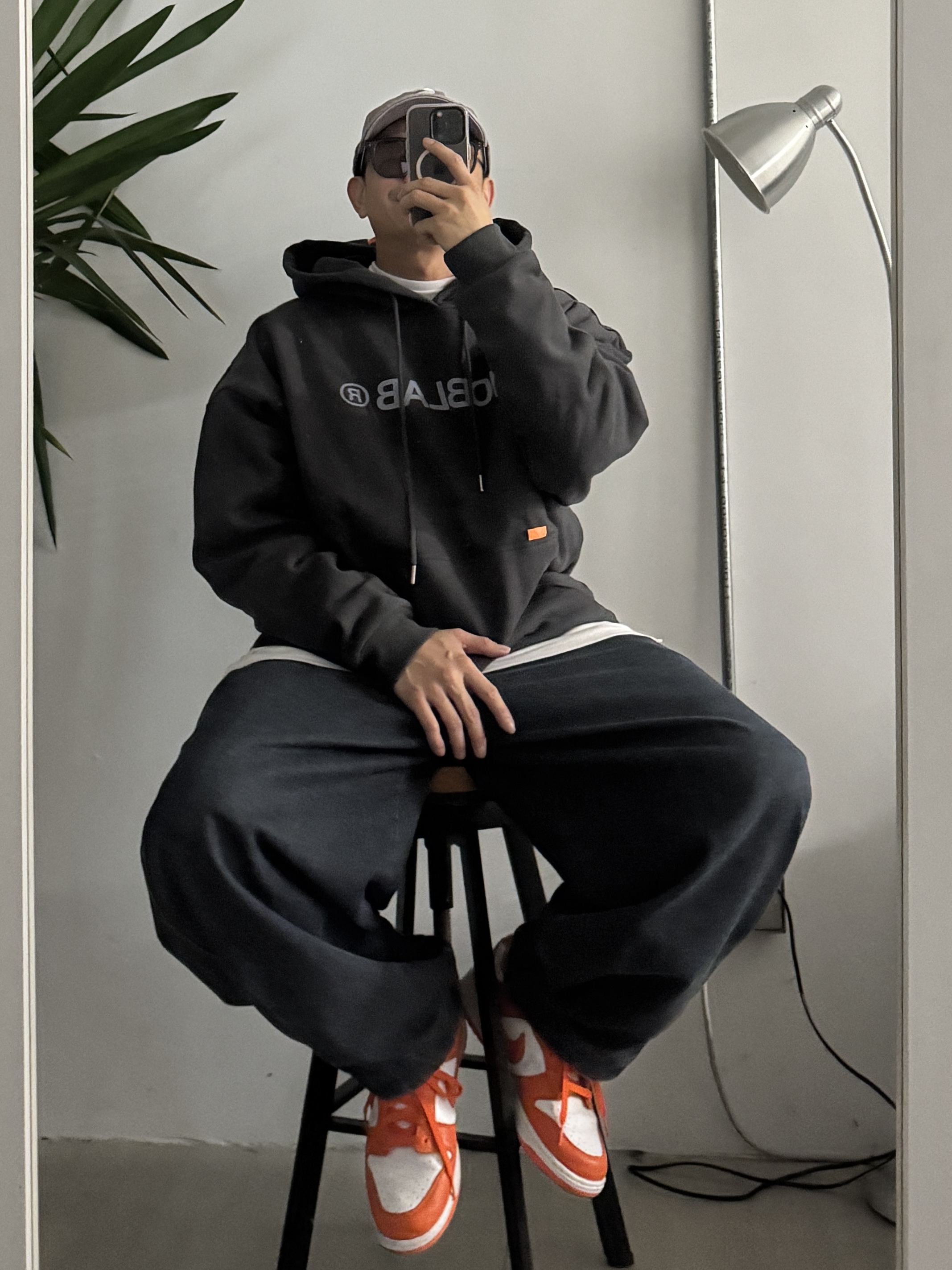 【福利品】MOBLAB ESSENTIAL 460G SCRIPT HOODIE 2025 深灰 / 藍 / 酒紅