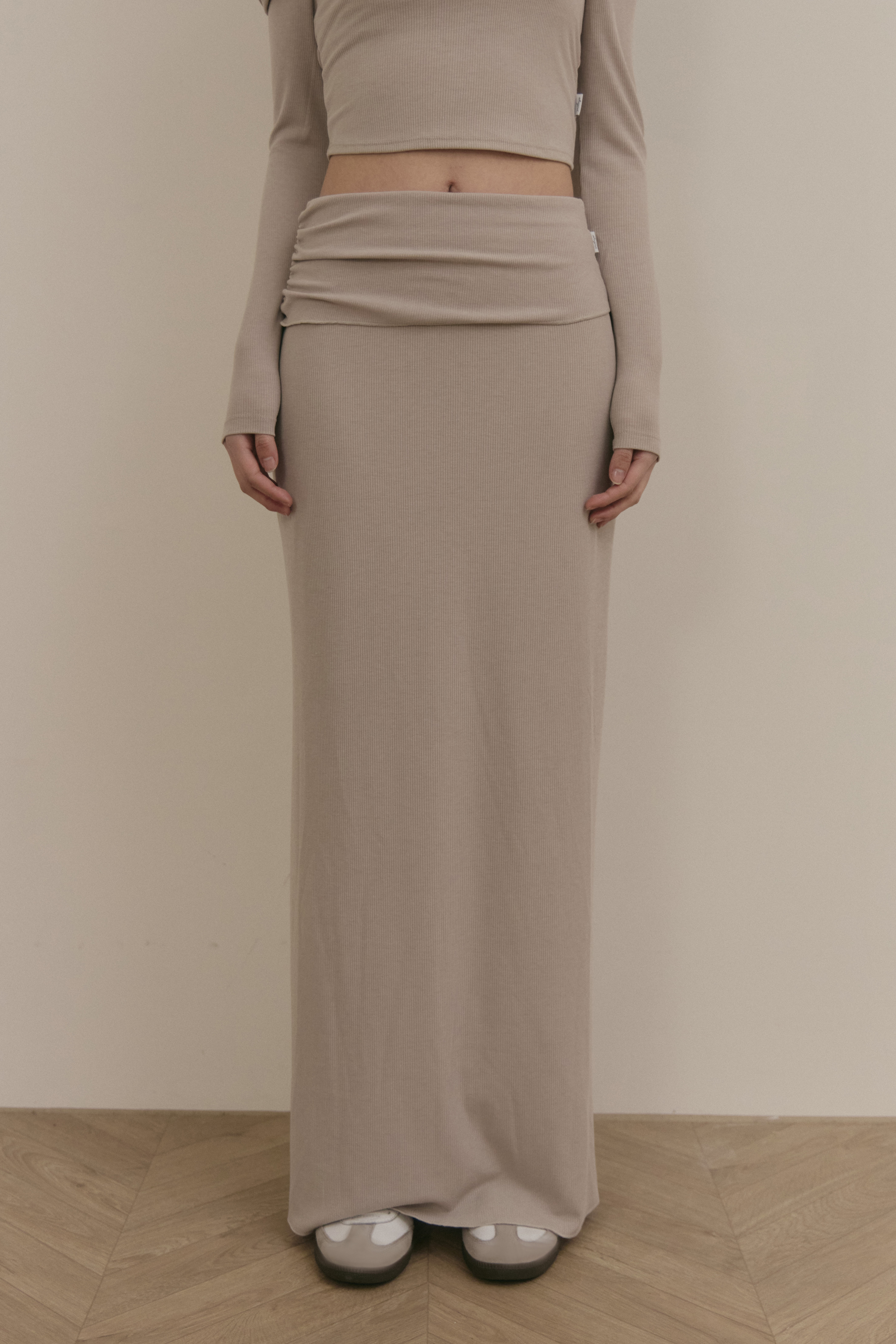 反摺腰頭針織長裙- 杏