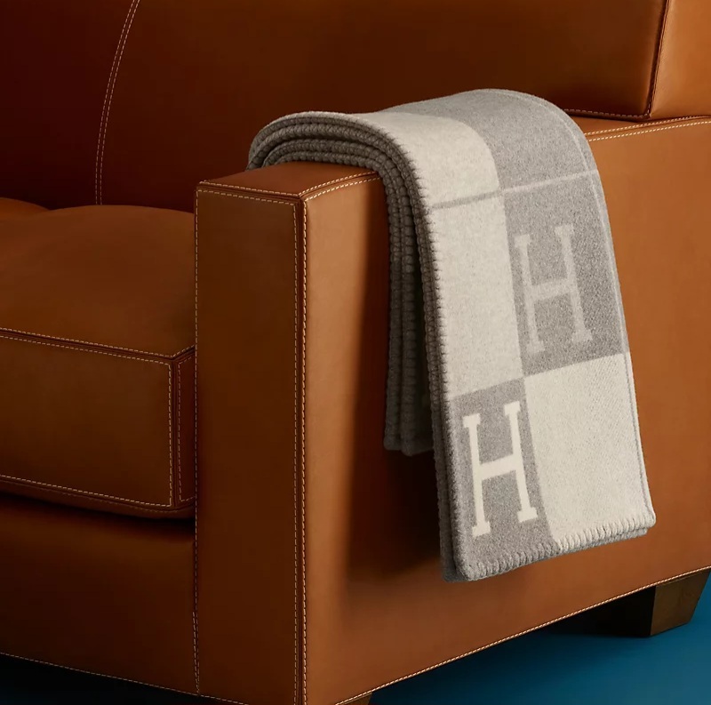 Hermes Avalon III throw blanket