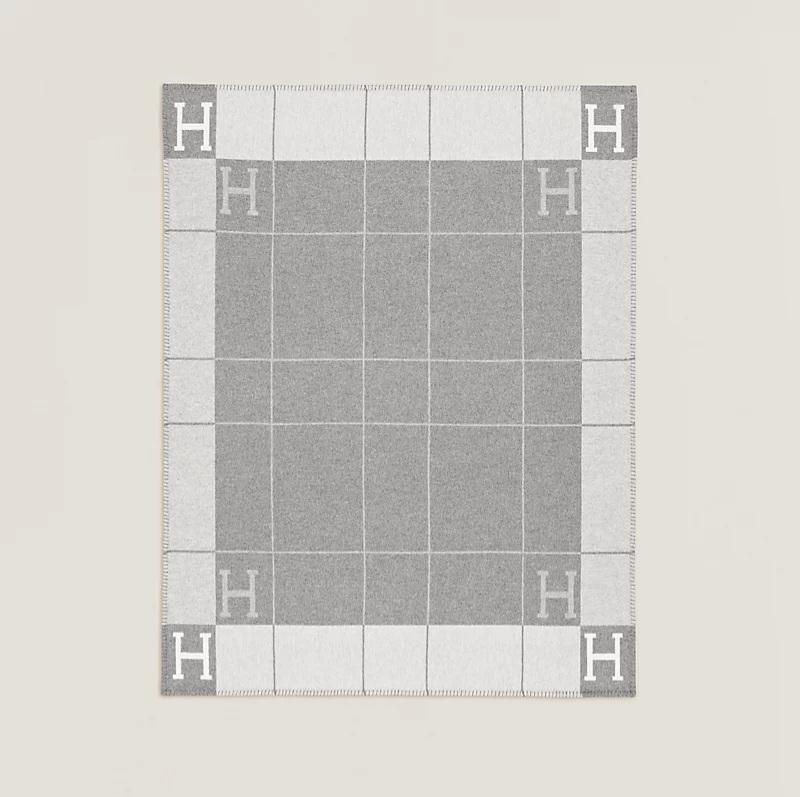 Hermes Avalon III throw blanket
