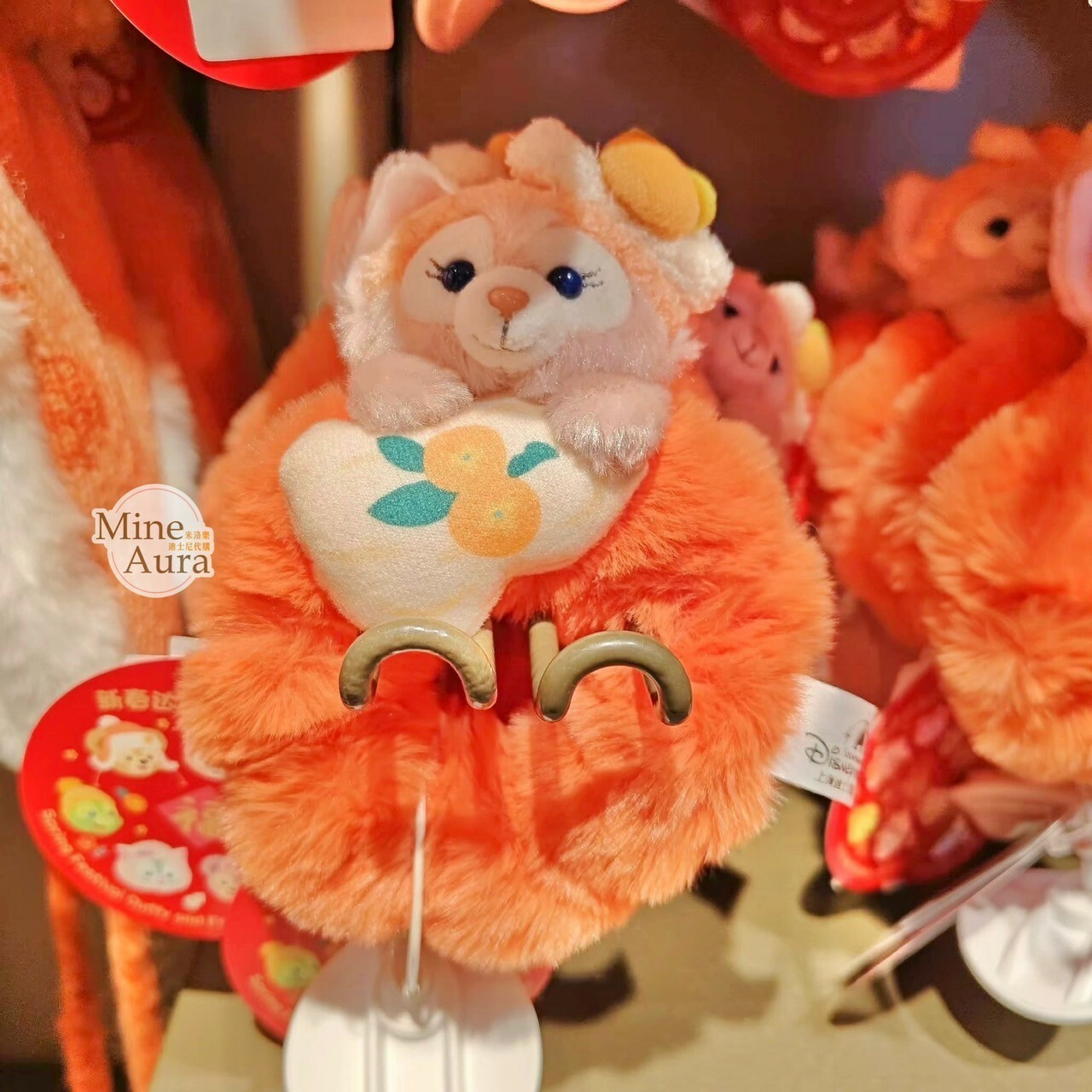 (限時特價) 2025 新春限定 達菲 Duffy 與好友們 玲娜貝兒 LinaBell 絨毛造型 毛毛 髮束 大腸圈 髮飾 -上海迪士尼樂園