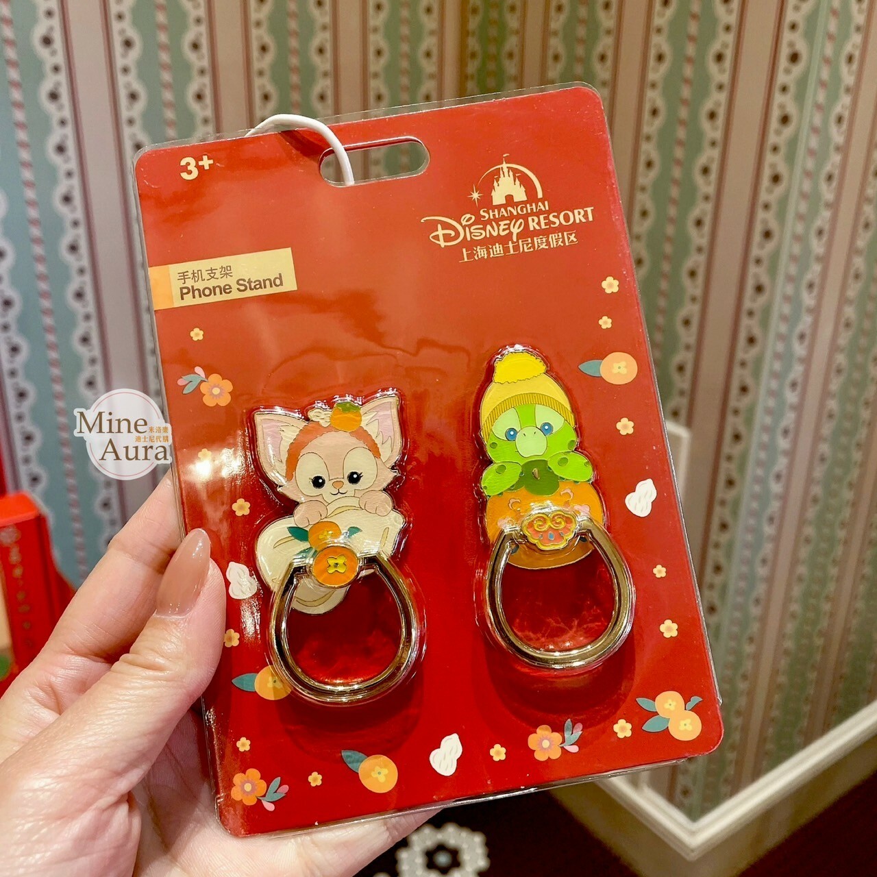 (限時特價) 2025 新春限定 達菲 Duffy 與好友們 玲娜貝兒 Lina bell 奧樂米拉 海龜 OluMel 大頭 造型 手機支架 扣環 2入組 3C用品 -上海迪士尼樂園