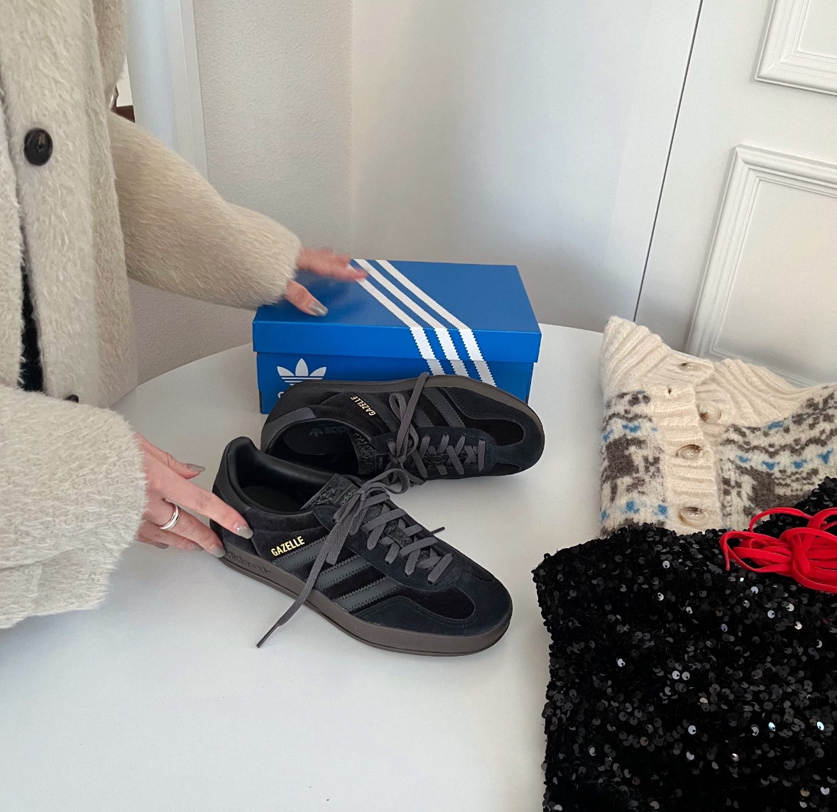 Adidas Originals Gazelle 碳黑色 焦糖底 天鵝絨 女款 JI2712/預購