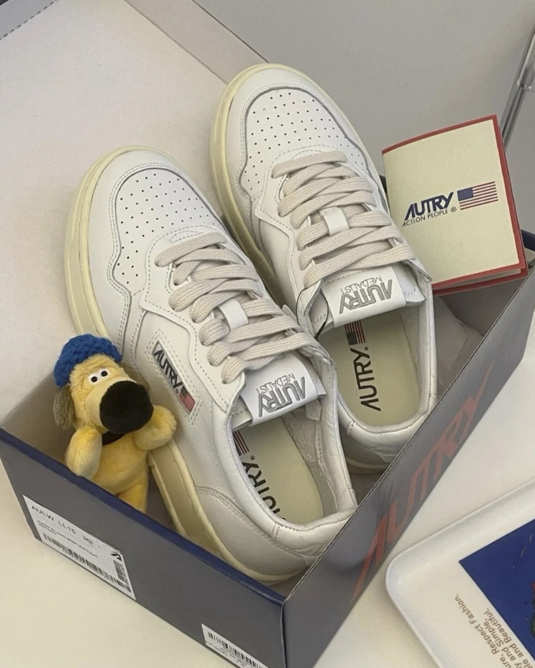【現貨】<Rosé同款✨>AUTRY Medalist Low 復古 牛皮 奶油底 板鞋 小白鞋 簡約白