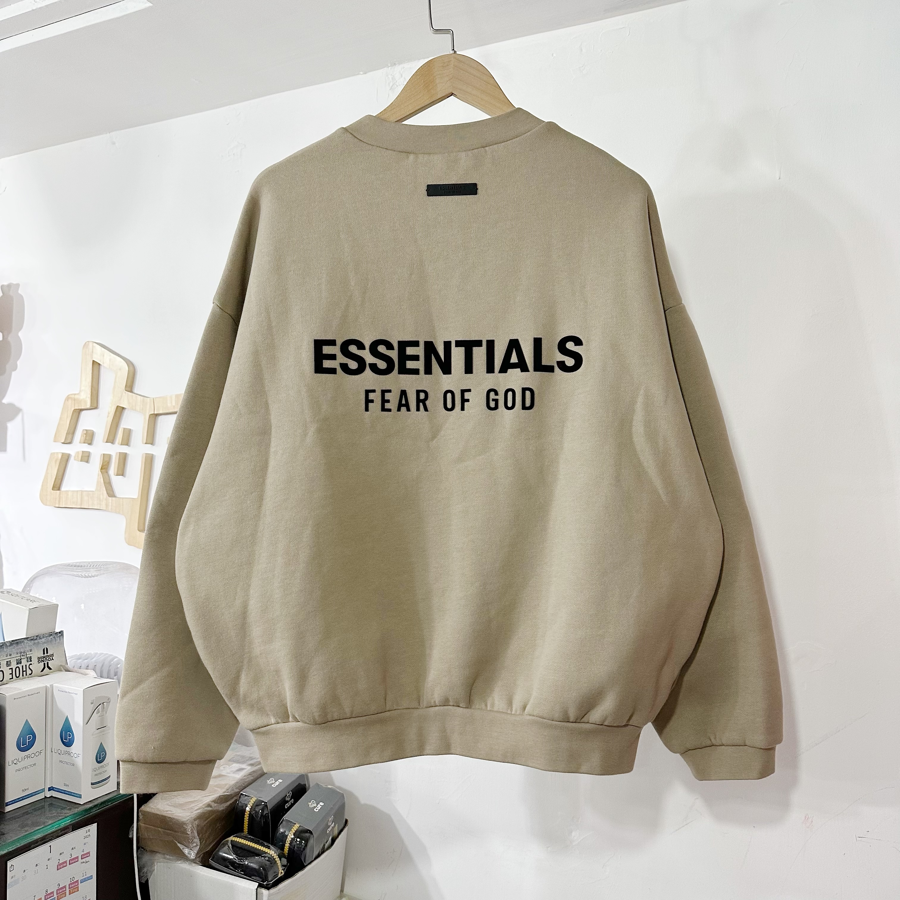 Fear of God Essentials FW24 FLEECE CREWNECK Desert Sand
