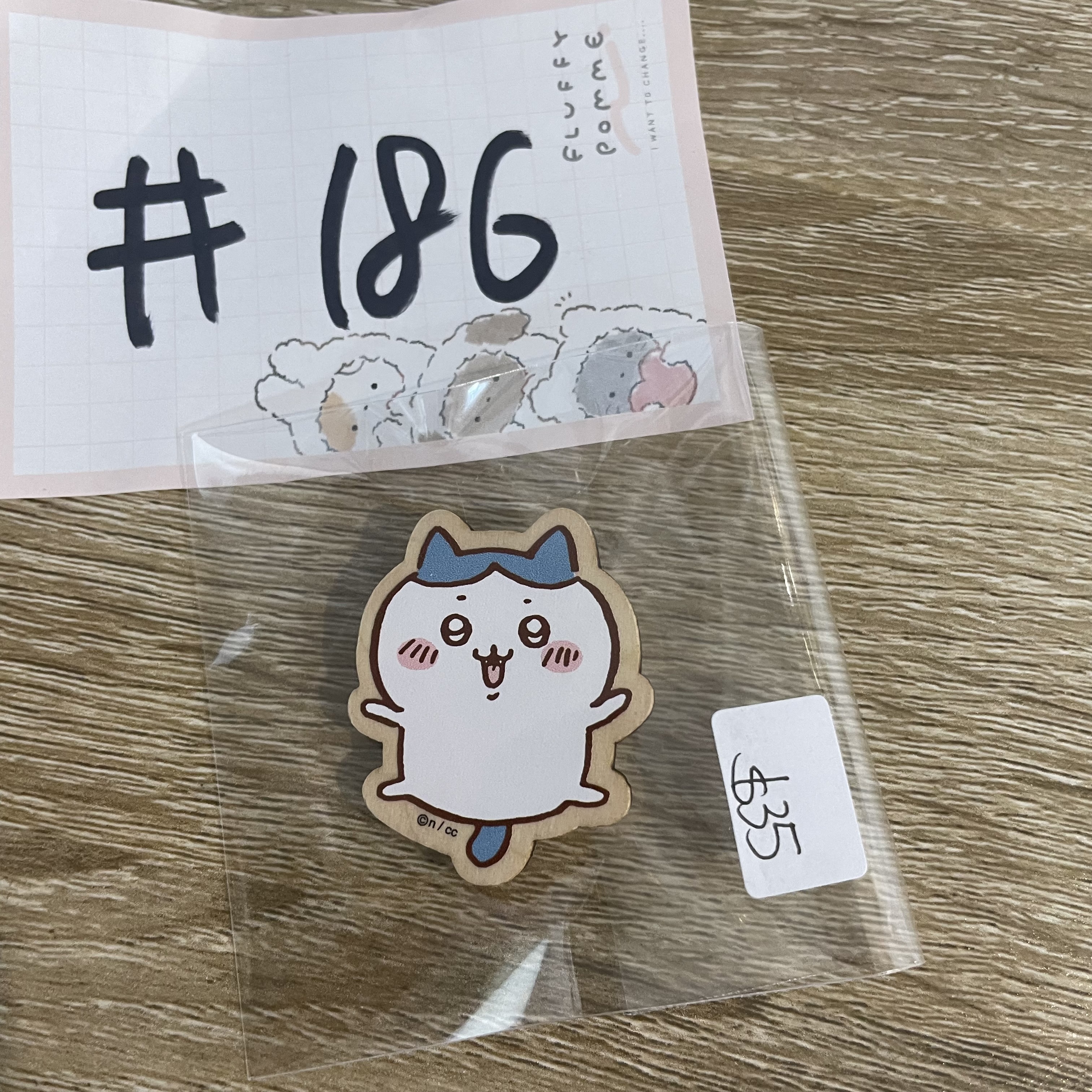 CHIIKAWA 八字貓 襟章 #186