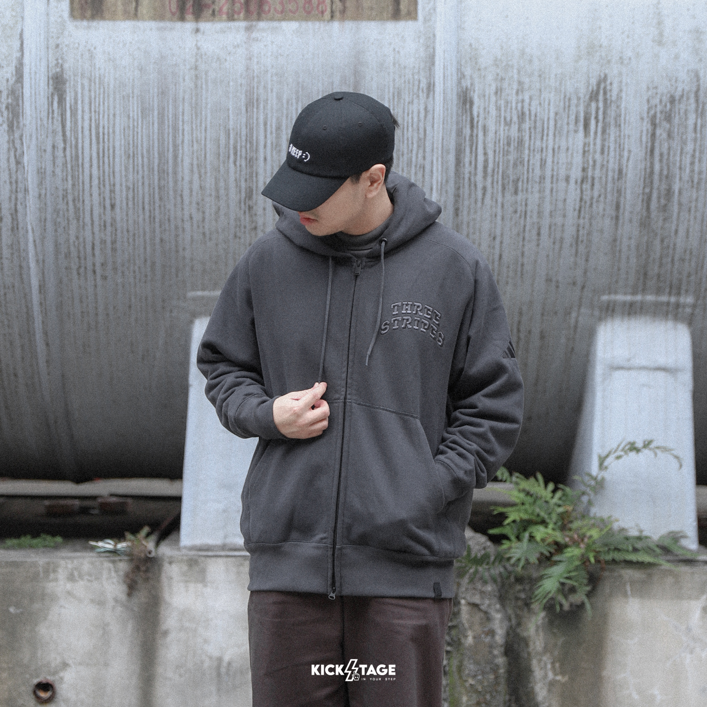 男女款 ADIDAS ASZ SWT FZ HD 深灰 刺繡英文 落肩 休閒 寬鬆 棉質毛圈布 連帽外套【JM2035】