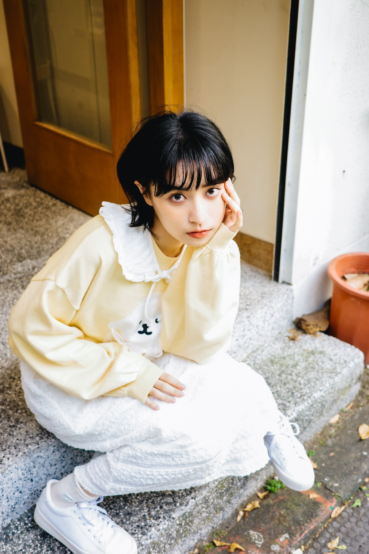 白色/ 壓皺荷葉邊配襯領片 /Ruffles Collar Panel