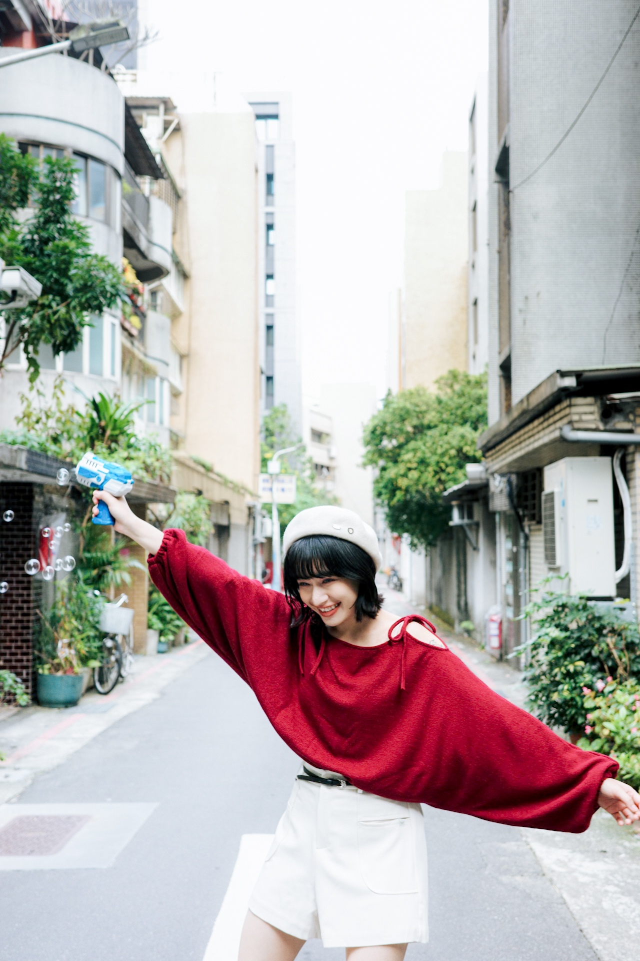 兩色 / 薄絨面露肩綁帶泡泡上衣 / Plush Off-shoulder Tied Puff Long Sleeve Top