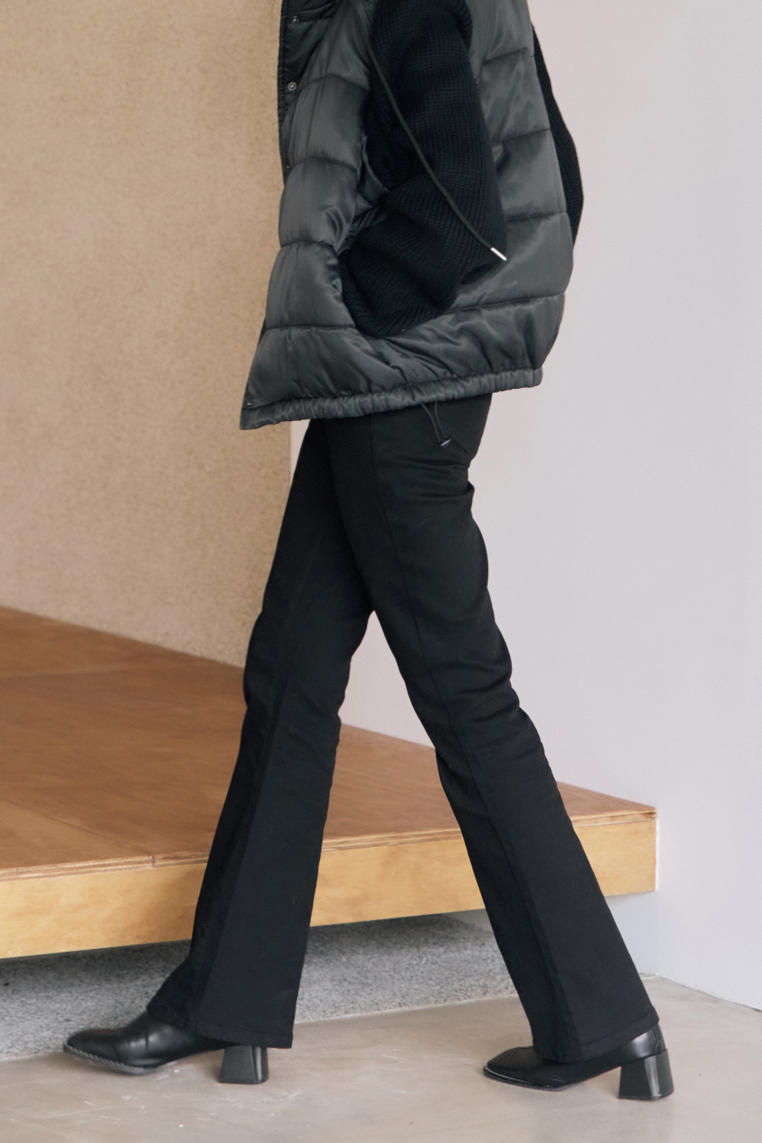 guten made/絕對長腿 完美角度微喇叭褲-黑