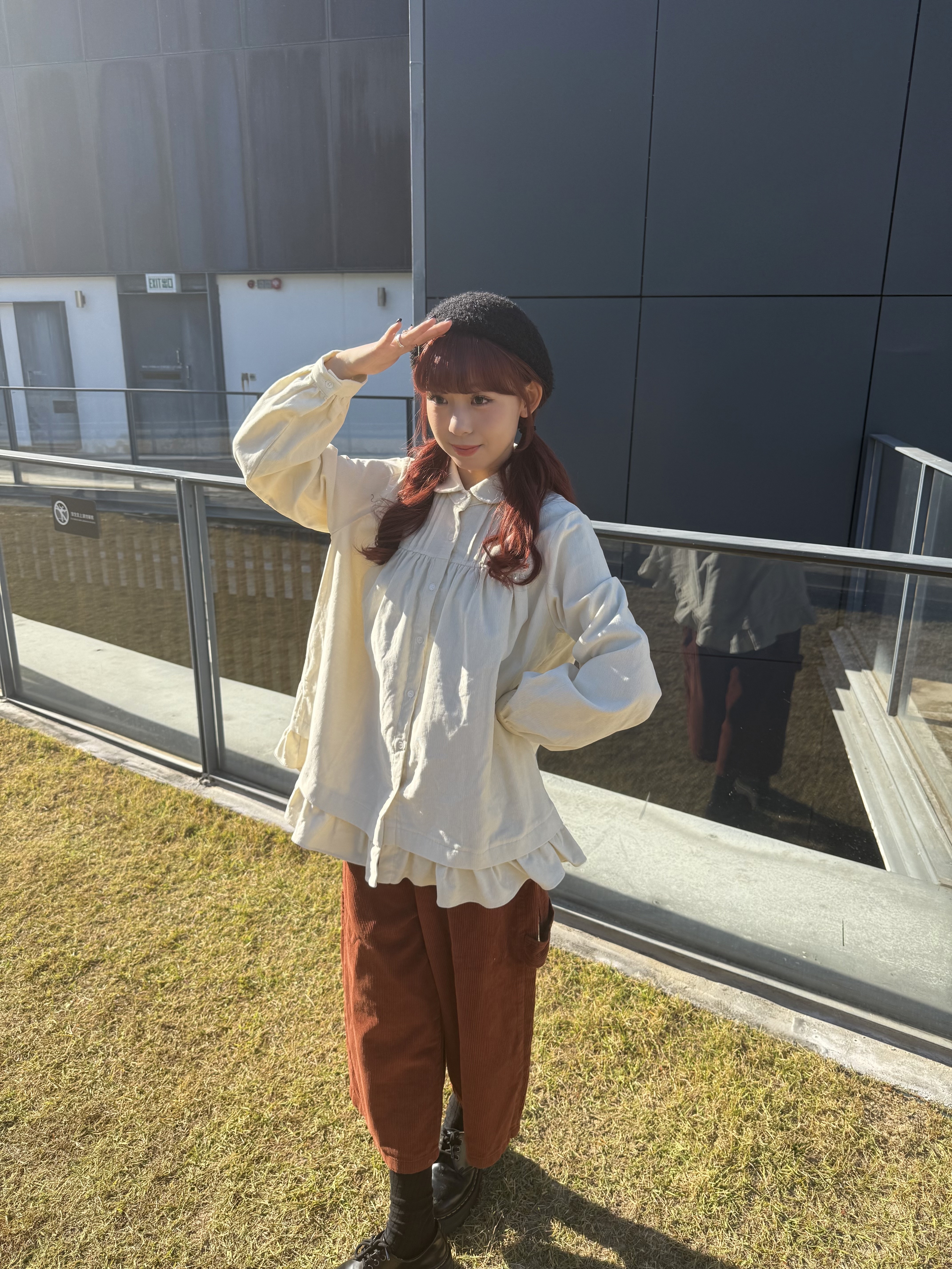 [兩色入] 燈芯絨娃娃領荷葉邊恤衫(Beige)