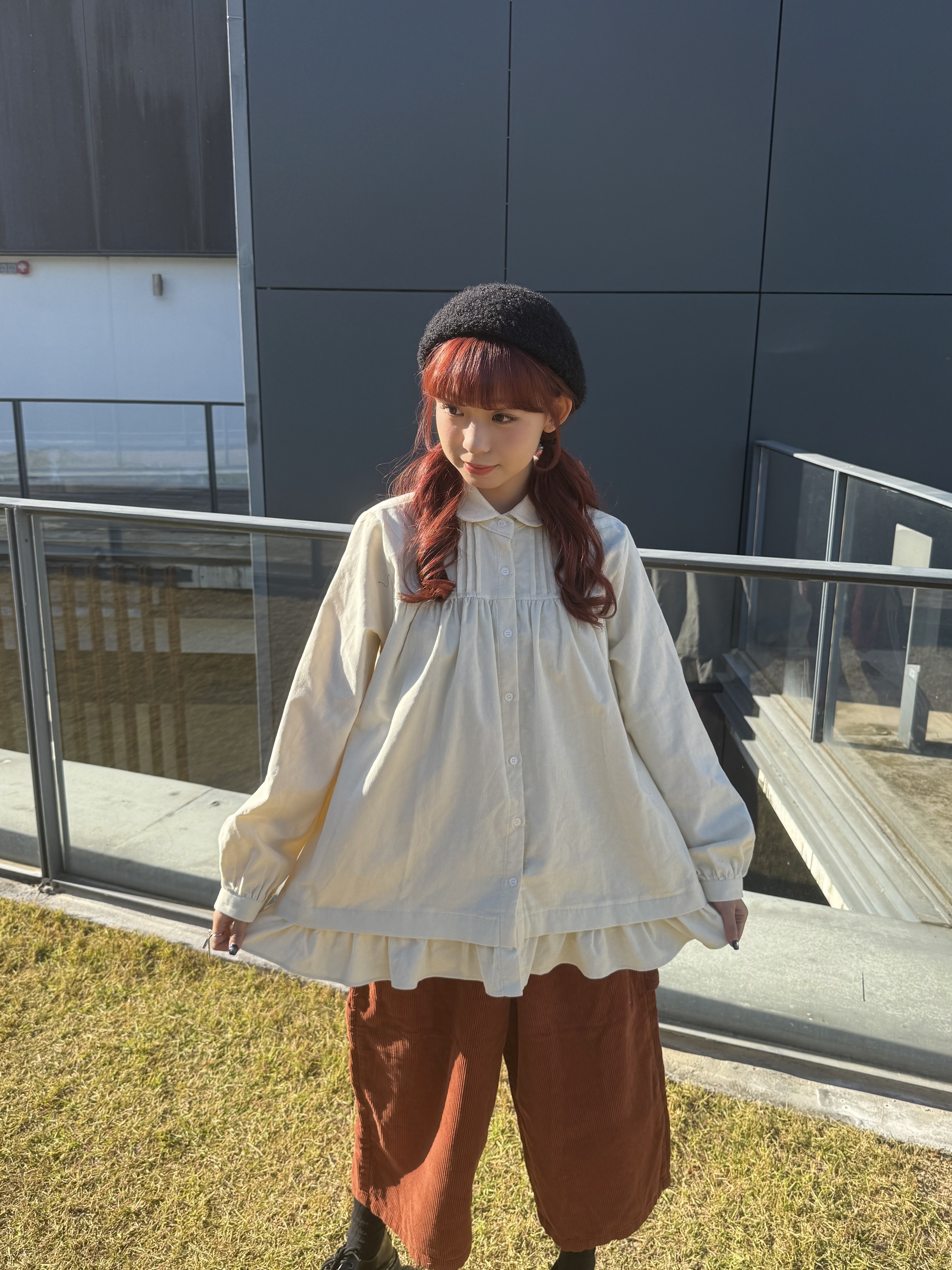 [兩色入] 燈芯絨娃娃領荷葉邊恤衫(Beige)