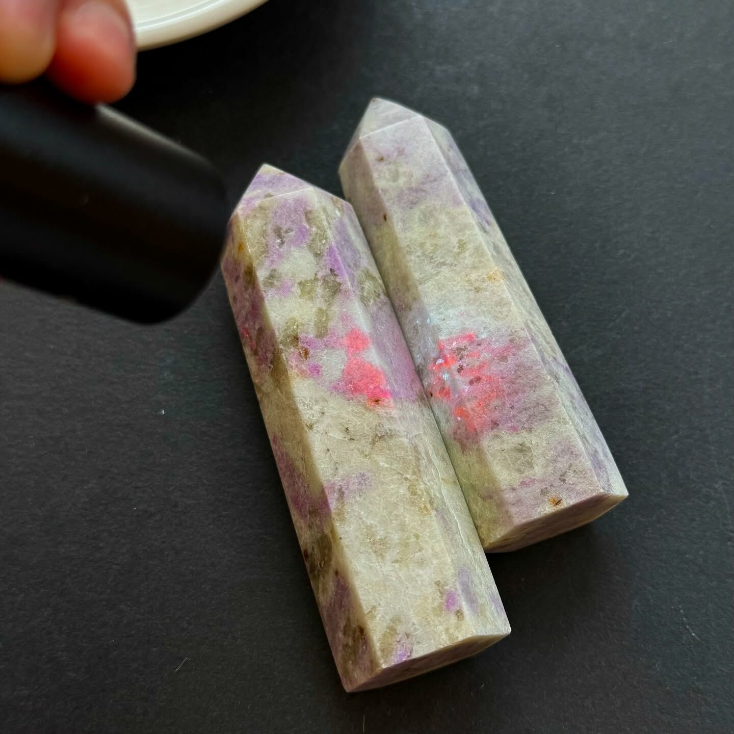 [原石] 紫方納石 水晶柱