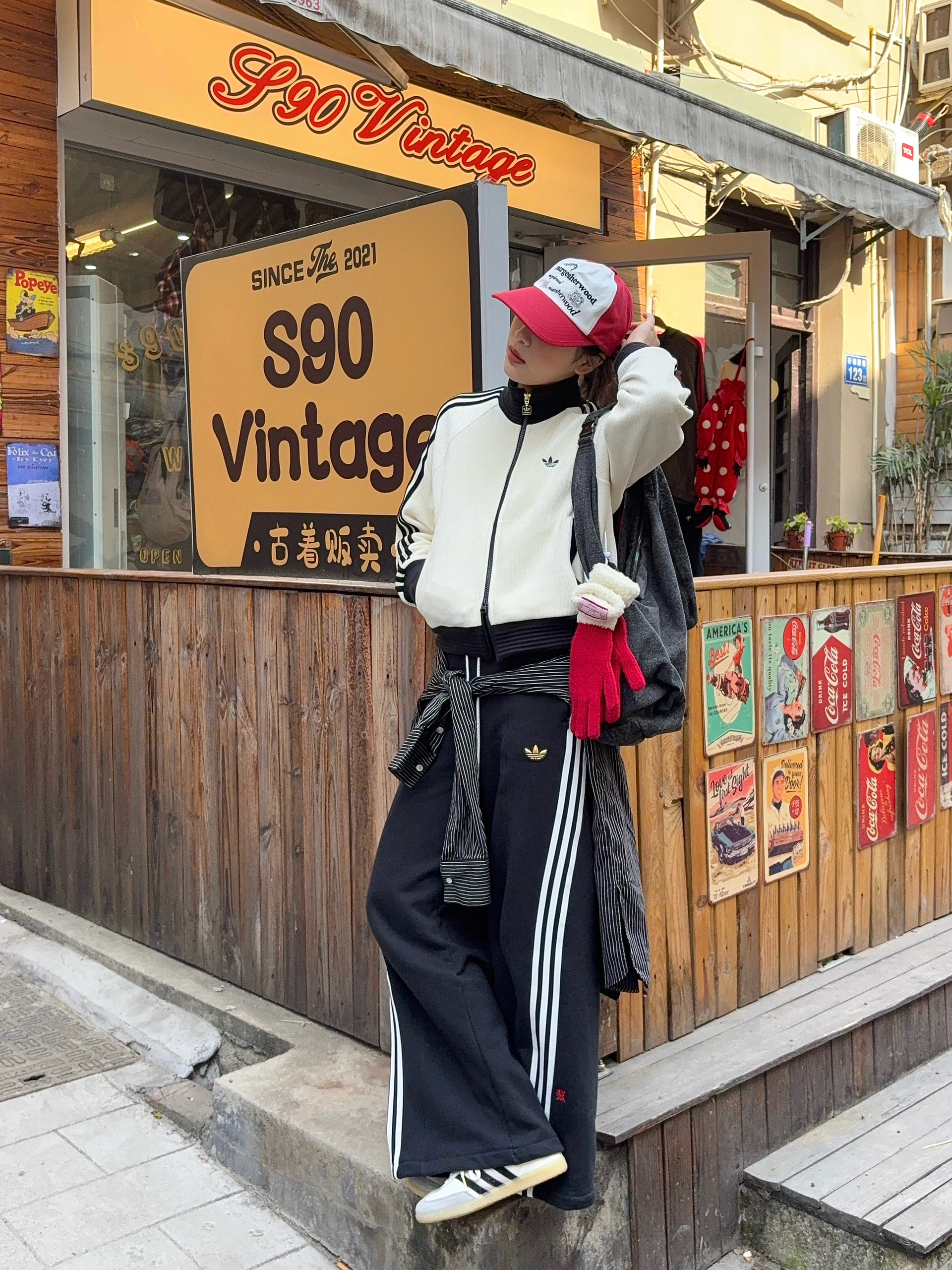 ADIDAS ORIGINALS RETRO 短版 絲絨 立領外套 撞色 線條 奶油白黑 女款 JN0722 / 預購