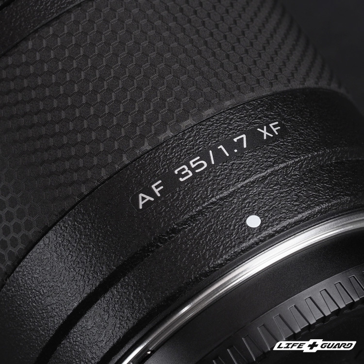 黑色砂紋貼膜質感特寫，LIFE+GUARD 設計風格