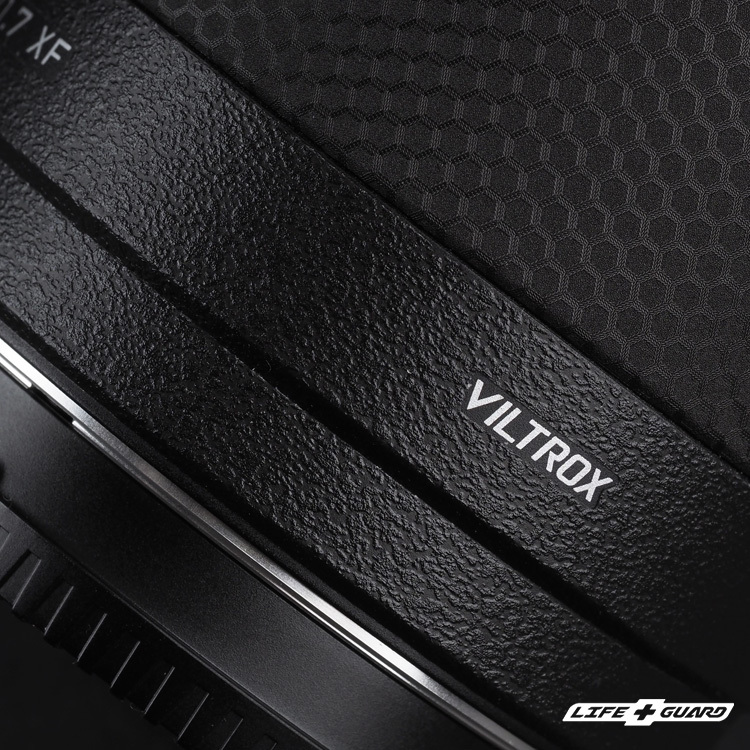 黑色砂紋貼膜質感特寫，LIFE+GUARD 設計風格