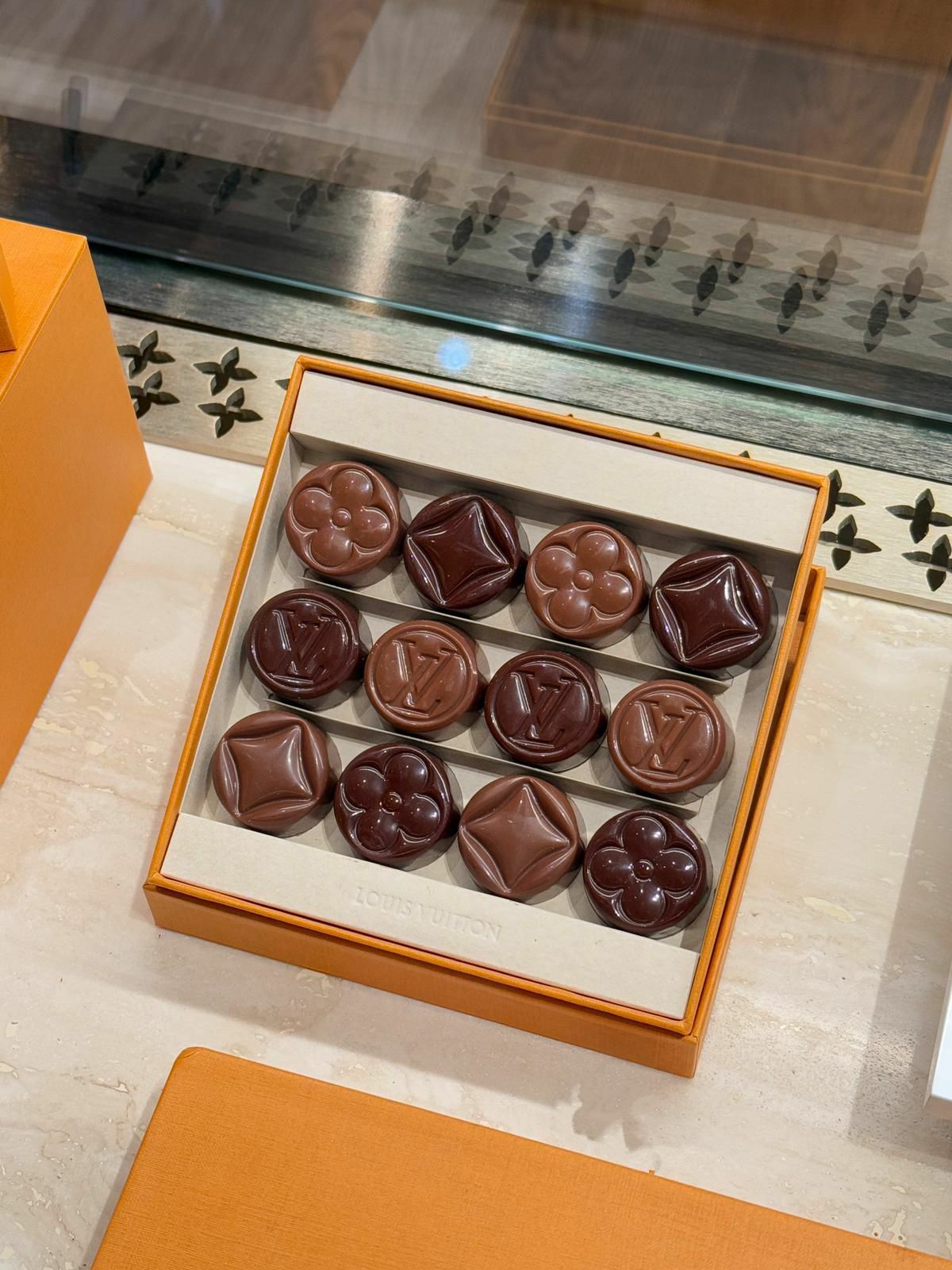 LV Chocolate Set 12pcs