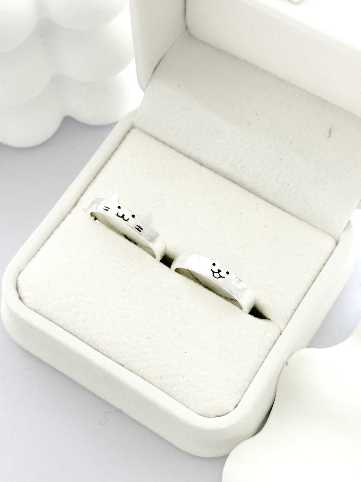 「小貓😽和小狗🐶」情侶戒指 | S925純銀 | 免費刻字