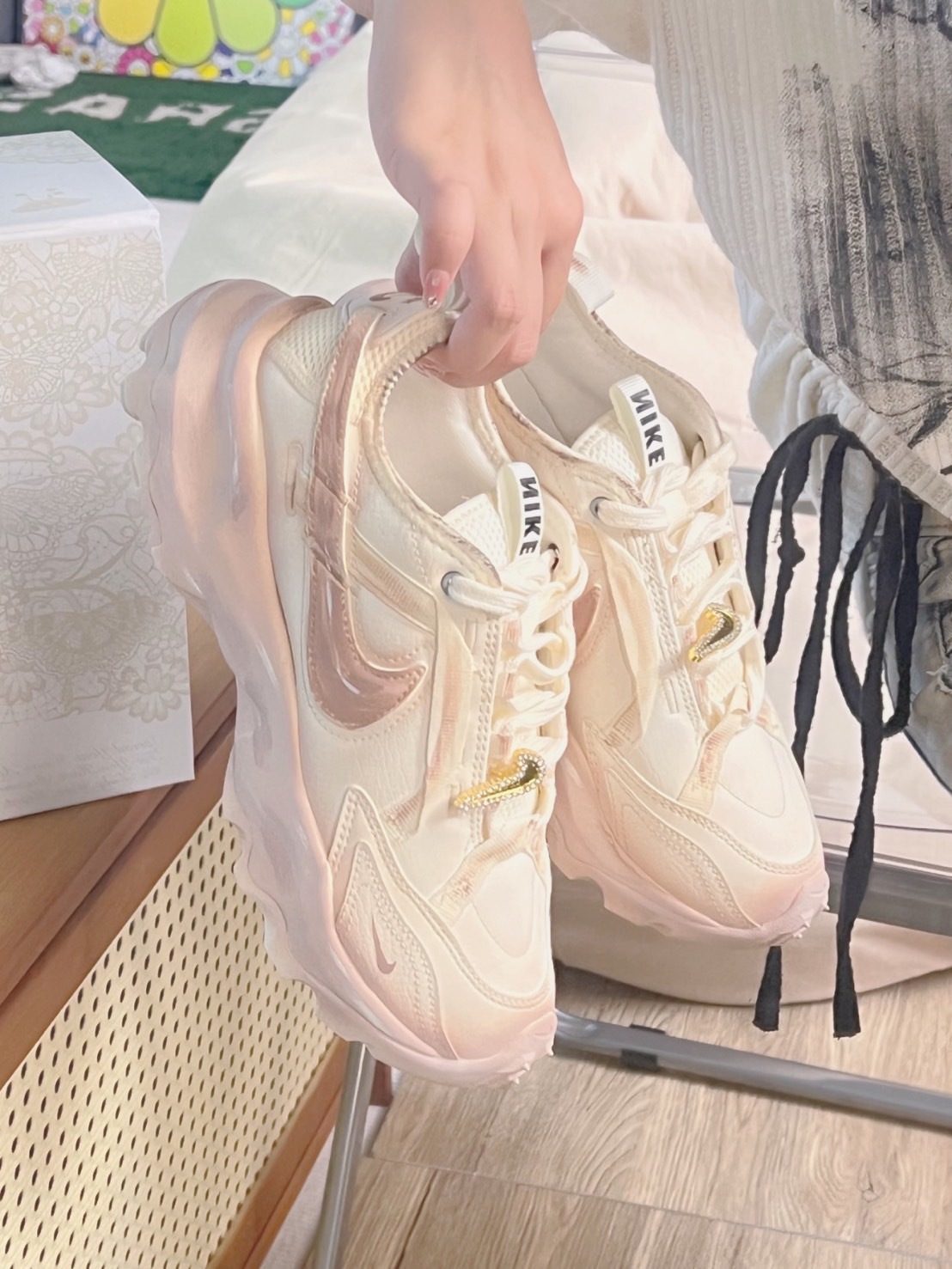 NIKE TC7900 訂製款 莫內日出 泥染風 奶油透粉 DD9682-100 (Team25-莫奈日出S-BOX)