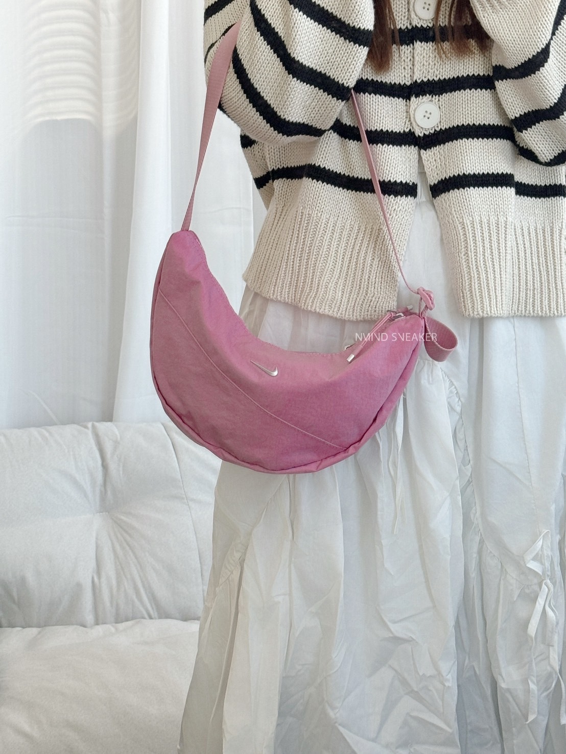 Nike Aura Crescent Crssbdy 尼龍半月包 防潑水