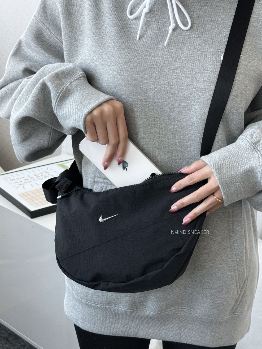 Nike Aura Crescent Crssbdy 尼龍半月包 防潑水