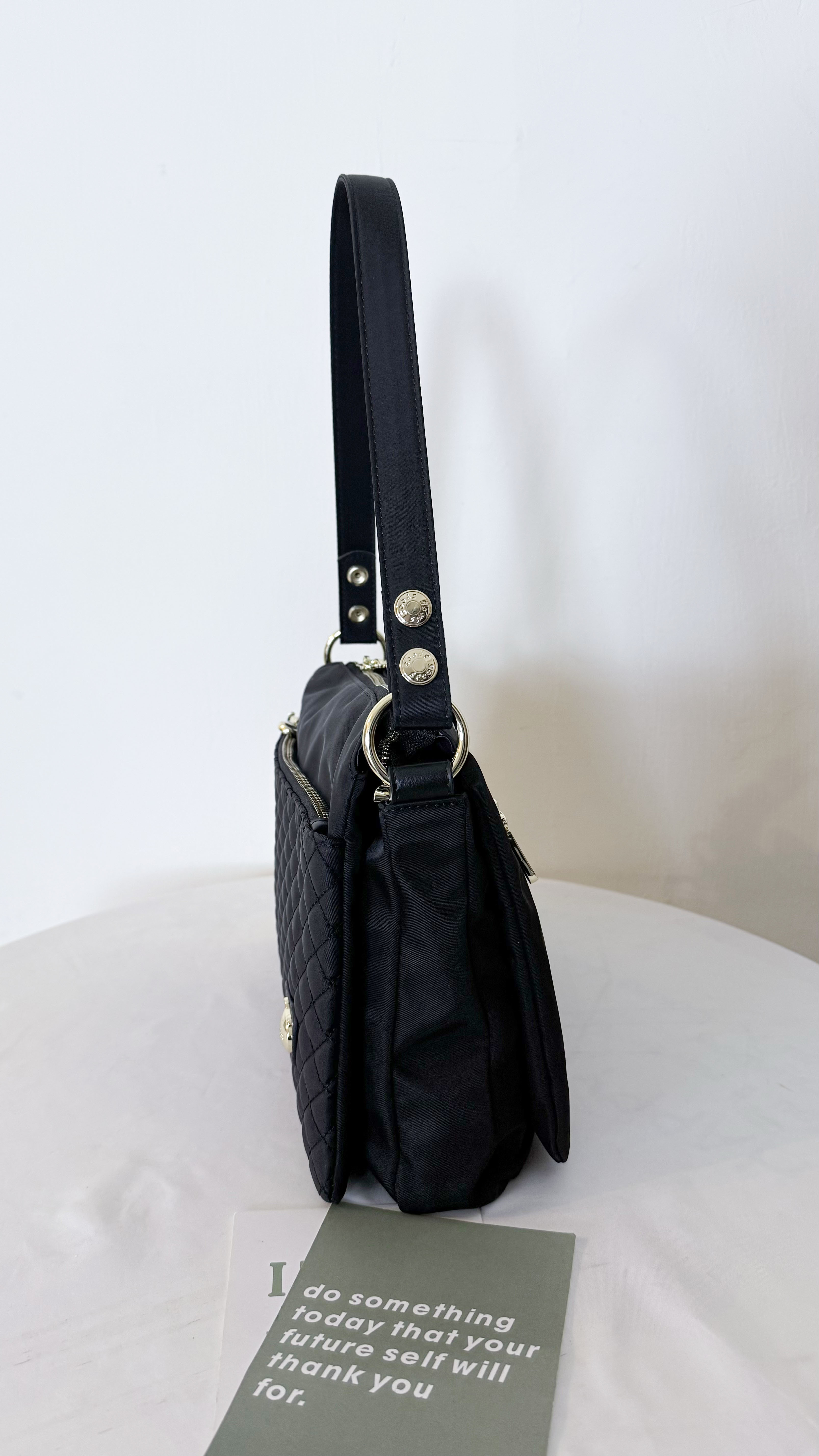 GOODS 黑色菱格紋防潑水側背包 附吊飾 #29259