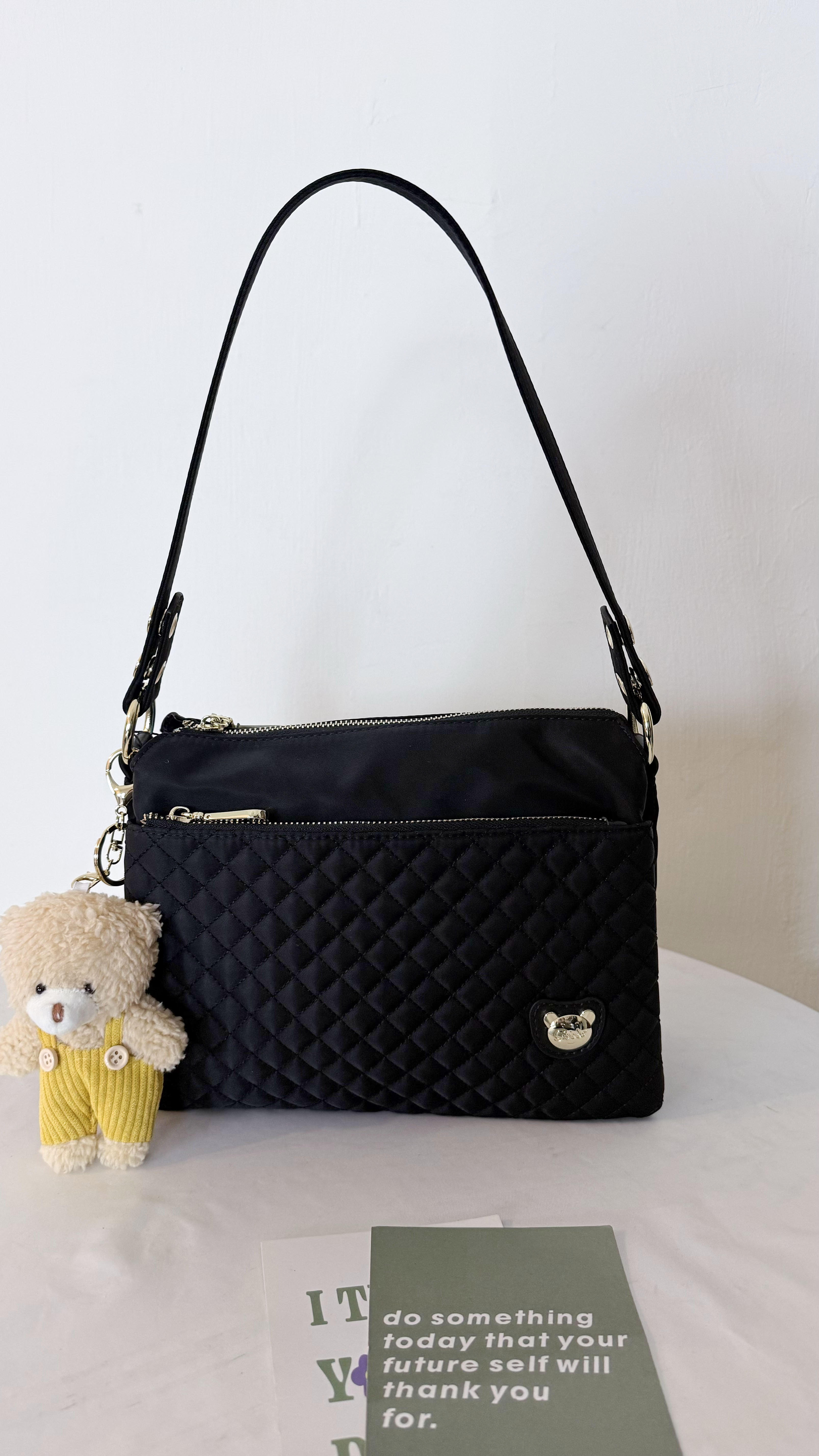 GOODS 黑色菱格紋防潑水側背包 附吊飾 #29259