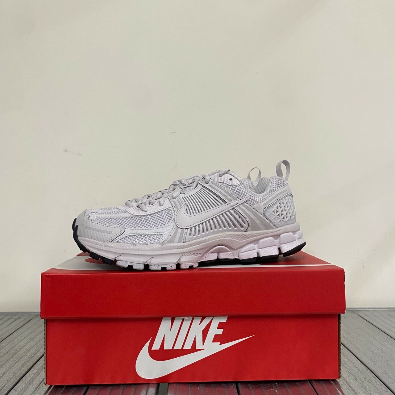 Nike VOMERO 5 (GS) 白灰老爹復古運動鞋 HF6998-100