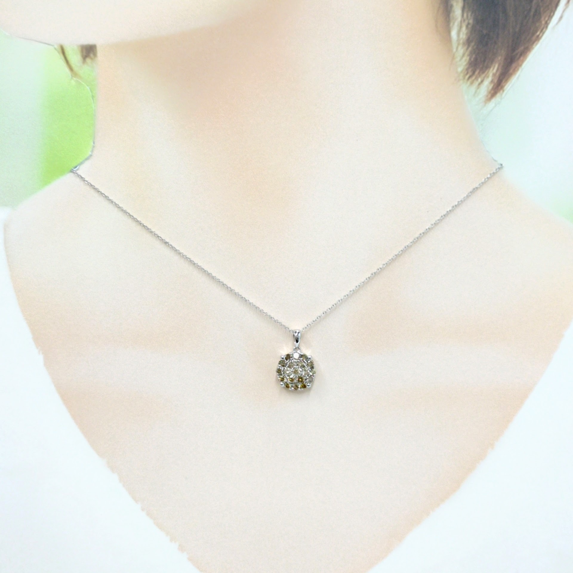 全新18K白金76份咖啡鑽石吊墜