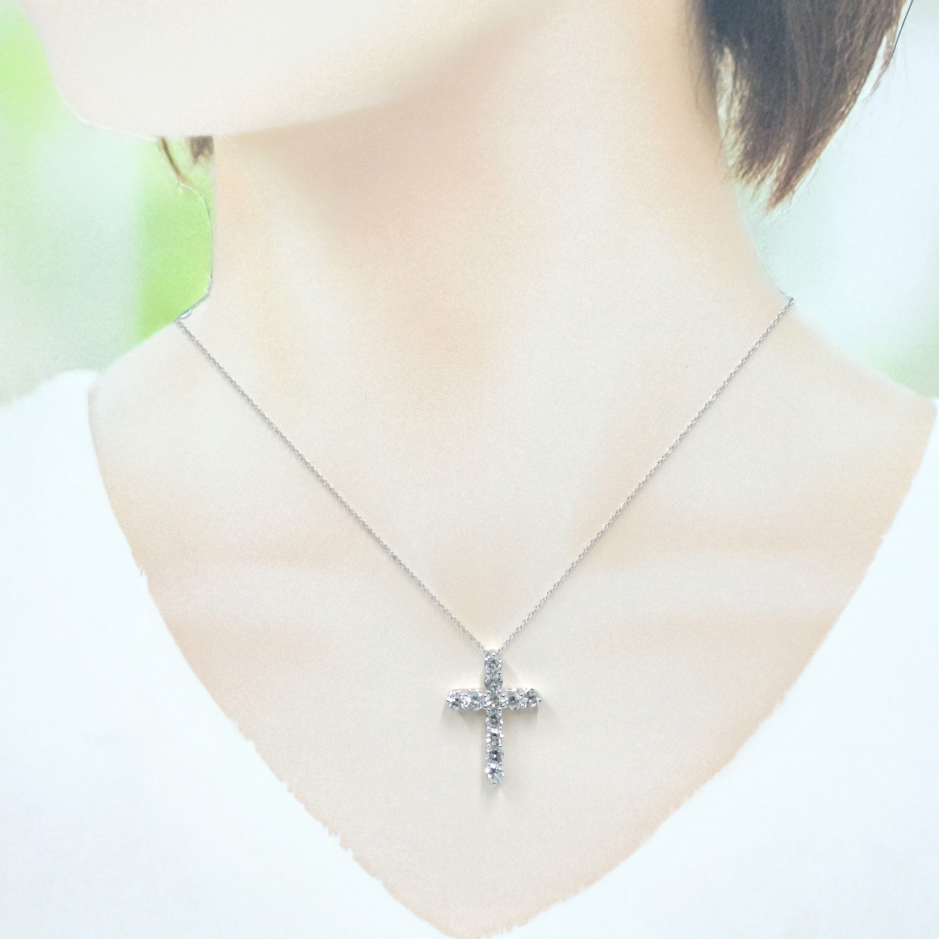 18K white Gold 2.05ct Diamond Pendent Cross