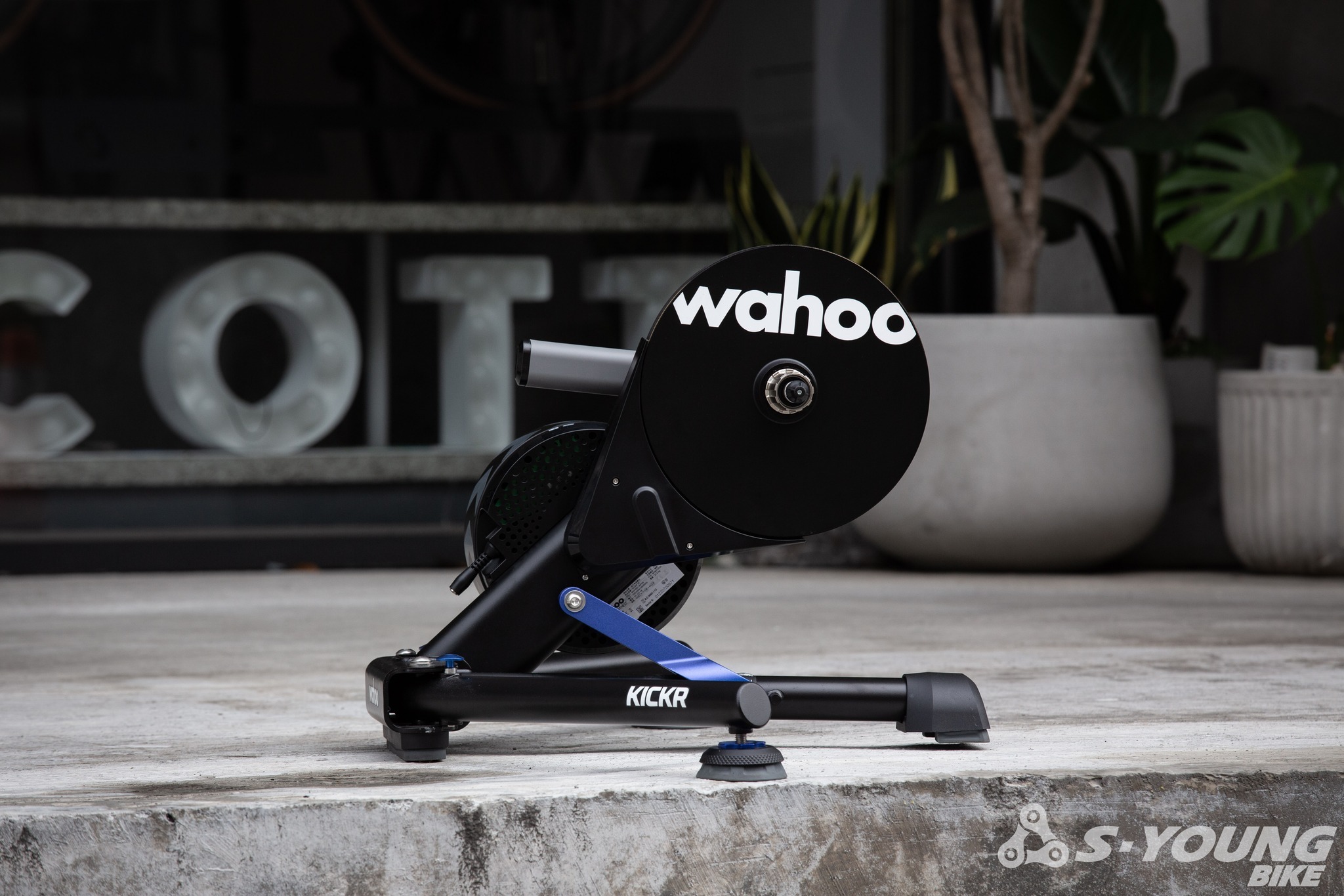 更真實👌【WAHOO】KICKR V6 直驅式智慧型訓練台（含 KICKR AXIS 動態擬真軸座）