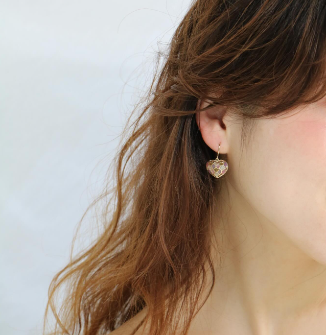 彩色玻璃心形耳環