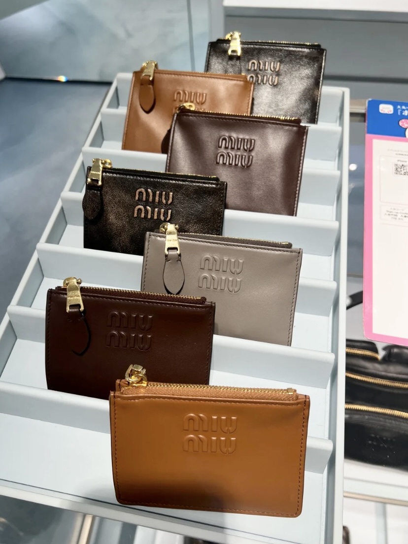 MIU MIU 小型納帕皮革銀包