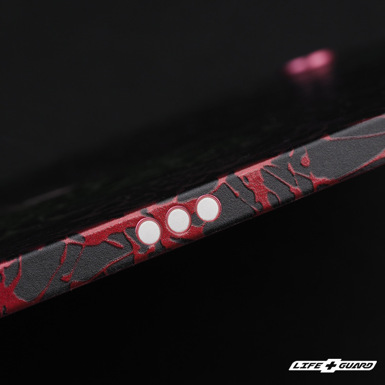 專機專屬開版潑墨彩黑特寫，LIFE+GUARD 設計風格