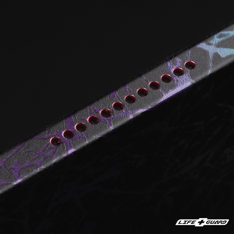 專機專屬開版潑墨彩黑特寫，LIFE+GUARD 設計風格