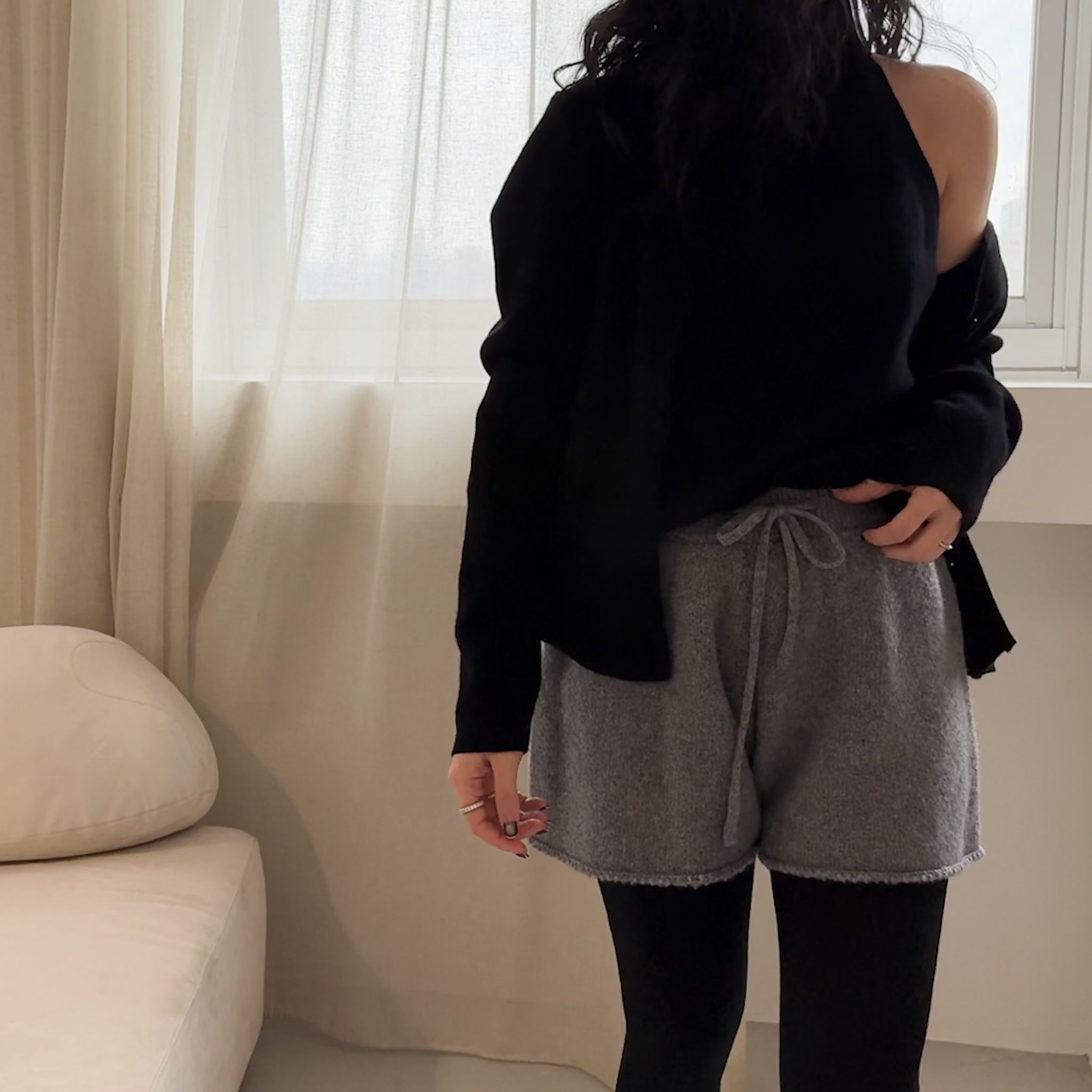 J28削肩立領假兩件羊毛針織衣(黑/架上陳列)