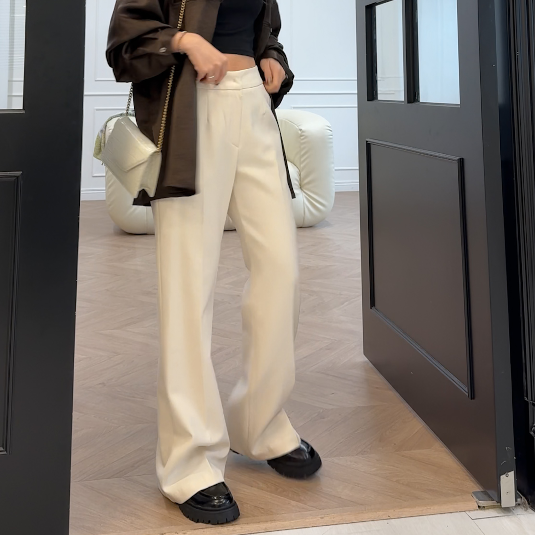 J14 微喇叭挺料奶白西褲(M)