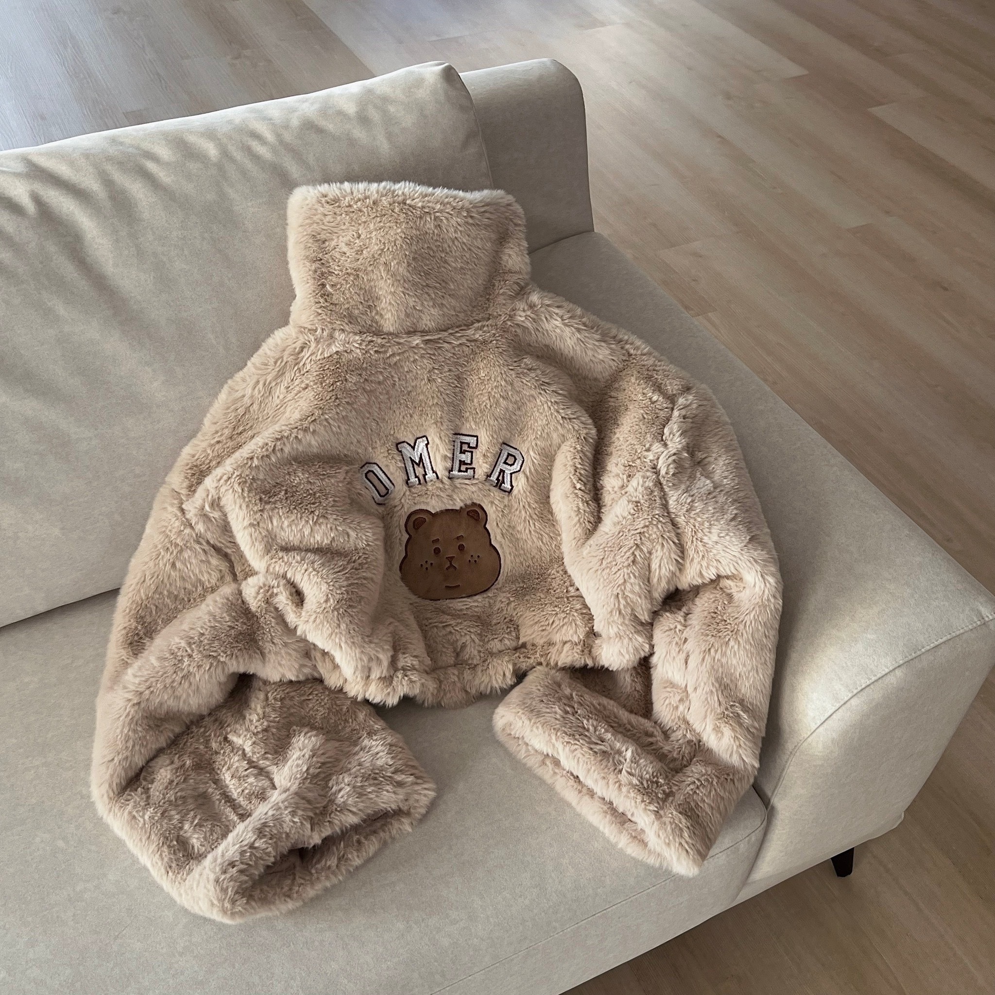 Jan【 1.15 PM21:00】𝙤𝙢𝙚𝙧-𝙢𝙖𝙙𝙚-訂製款-OMER大頭刺繡絨毛短版外套/售完不補