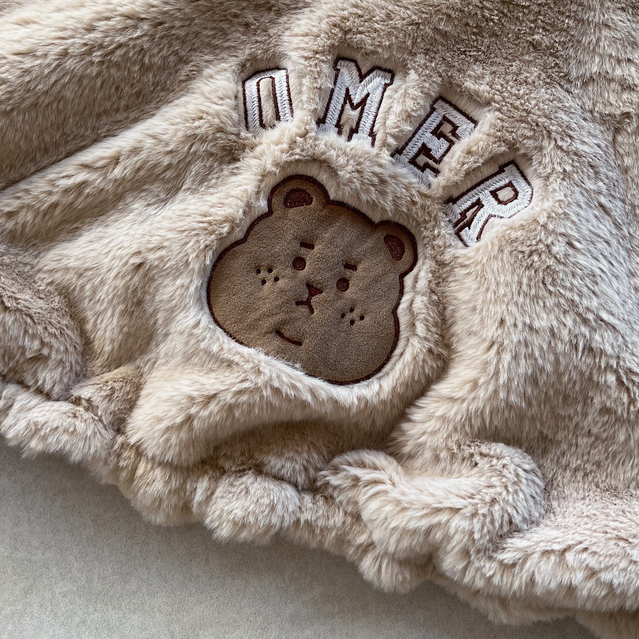 Jan【 1.15 PM21:00】𝙤𝙢𝙚𝙧-𝙢𝙖𝙙𝙚-訂製款-OMER大頭刺繡絨毛短版外套/售完不補