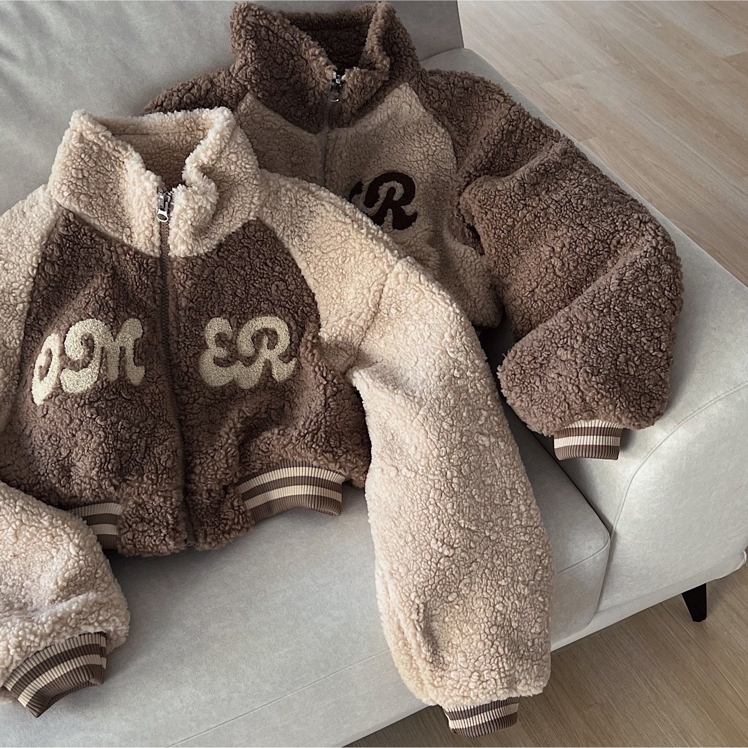 Jan【 1.15 PM21:00】𝙤𝙢𝙚𝙧-𝙢𝙖𝙙𝙚-訂製款-美式復古OMER撞色立領羊羔毛外套/售完不補