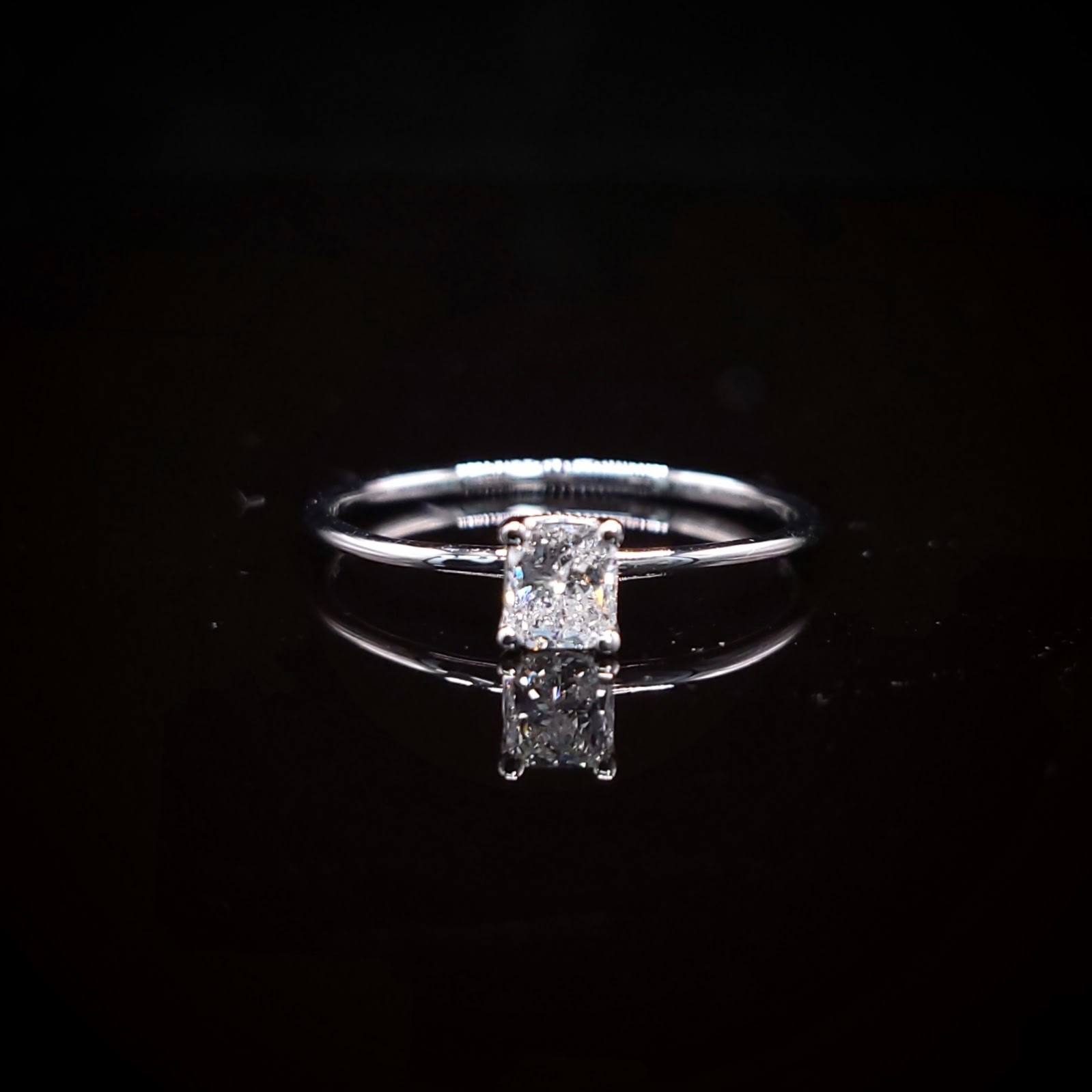 18K White Gold 0.26ct Princess Cut Diamond Ring