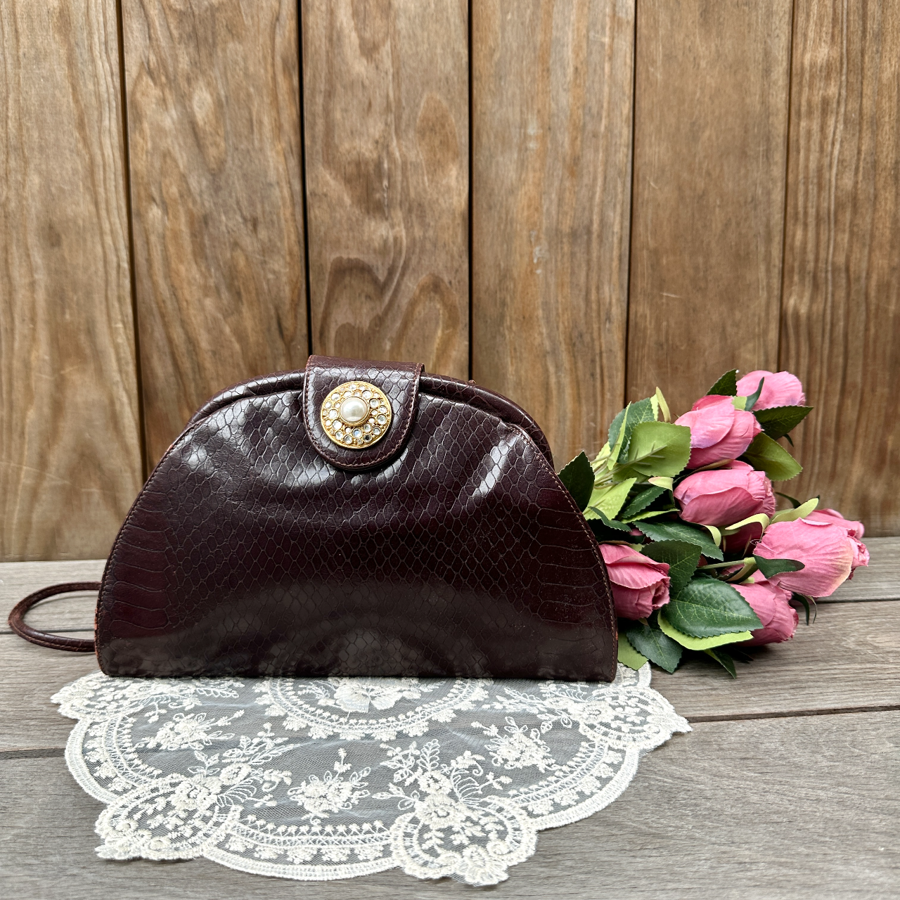 意大利製深啡色珍珠圓扣真皮袋